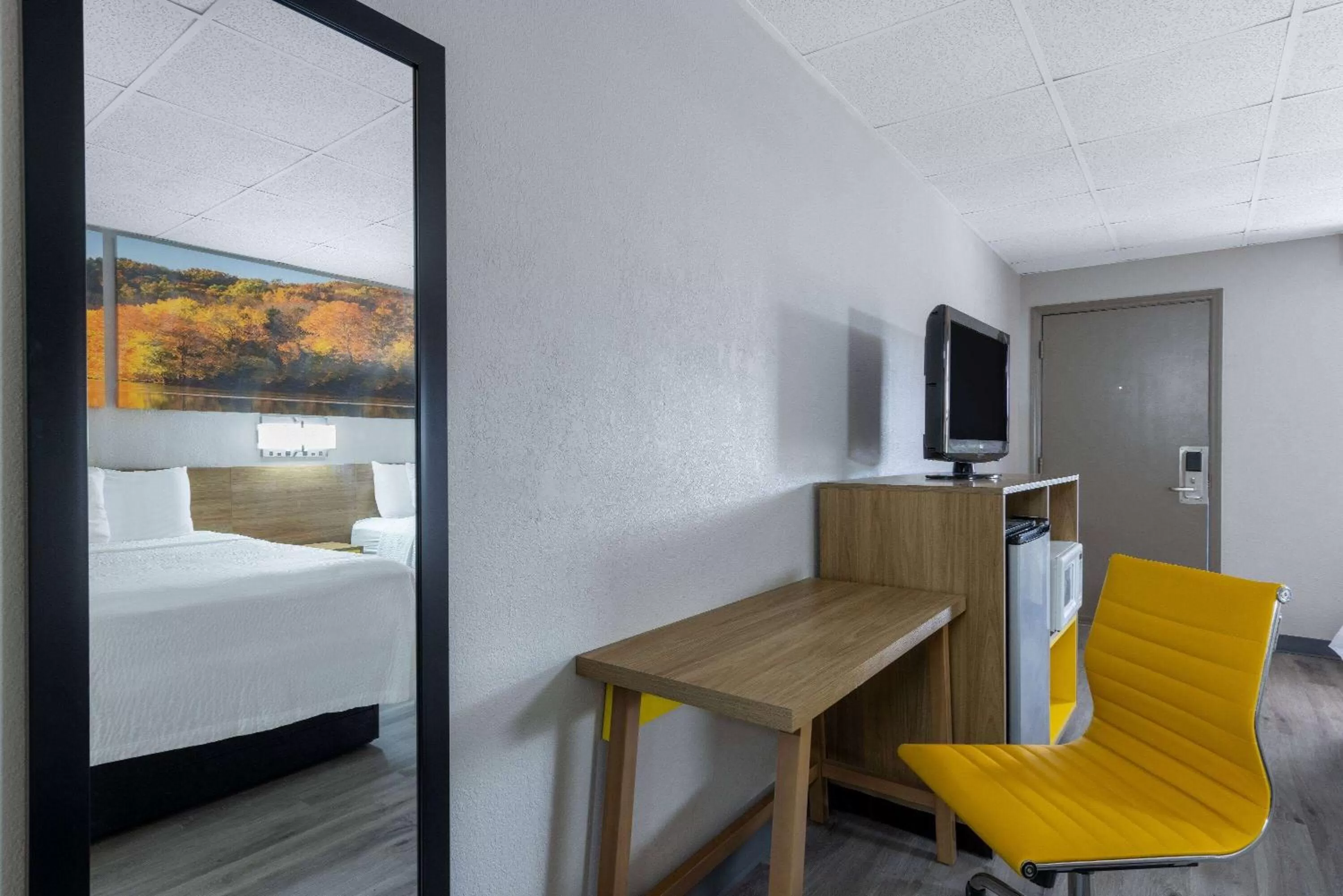 Photo of the whole room, Bed in Days Inn by Wyndham Lincolnton