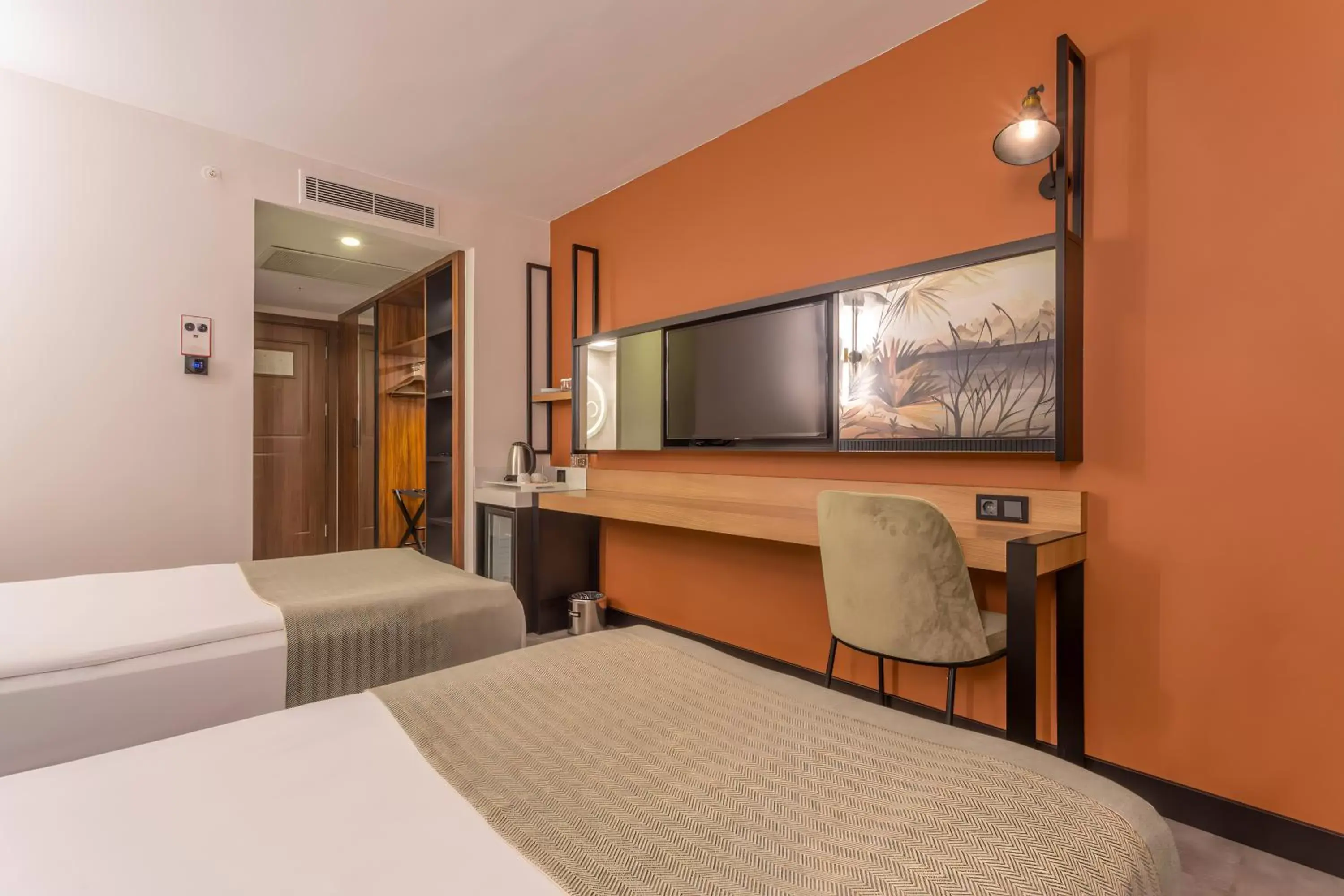 TV and multimedia, TV/Entertainment Center in Best Western Plus Khan Hotel
