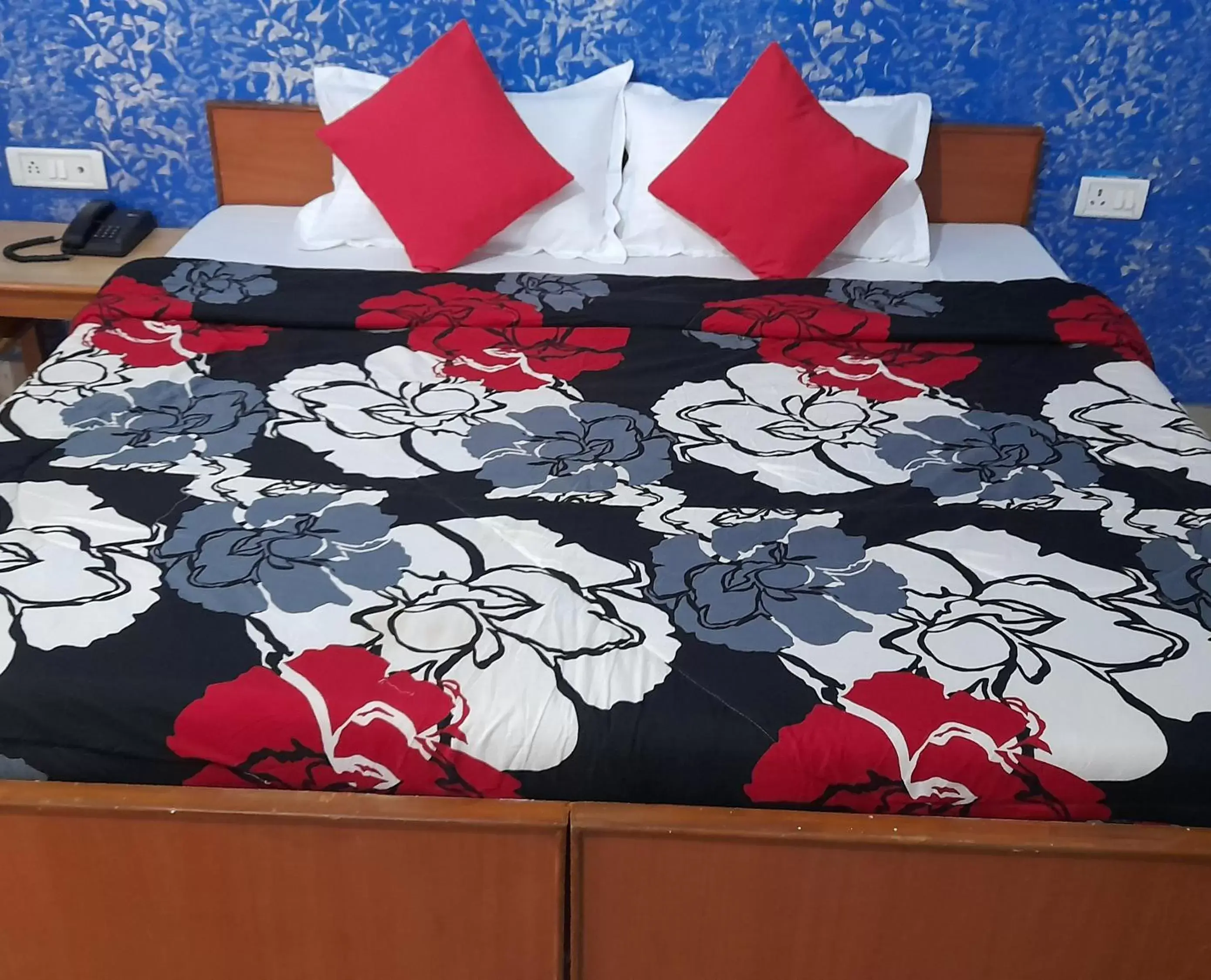 Bed in Hotel Braj Haveli