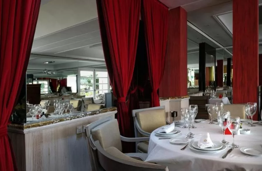 Restaurant/Places to Eat in Le Sphinx Boutique Hôtel