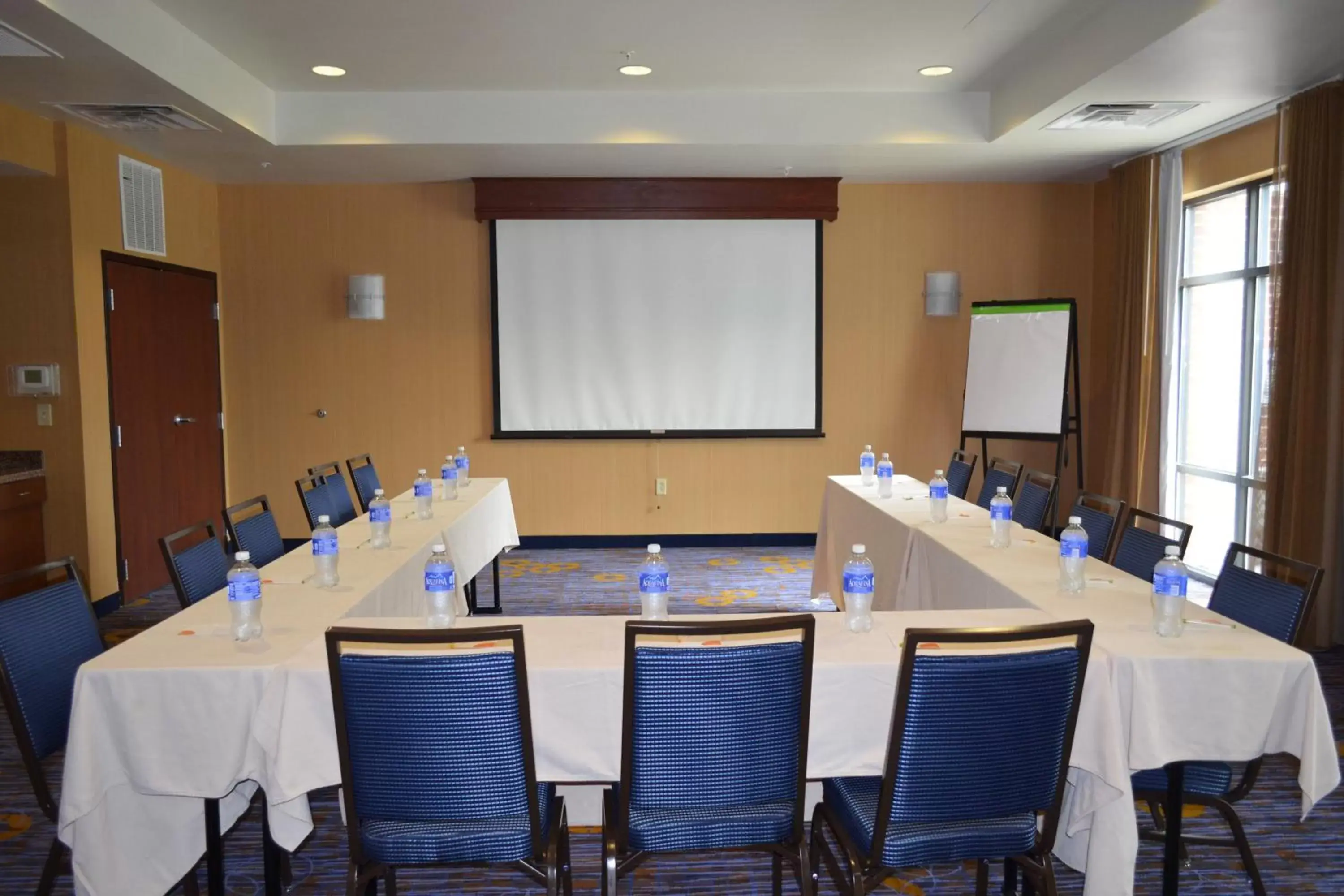 Meeting/conference room in Courtyard by Marriott Winchester Medical Center