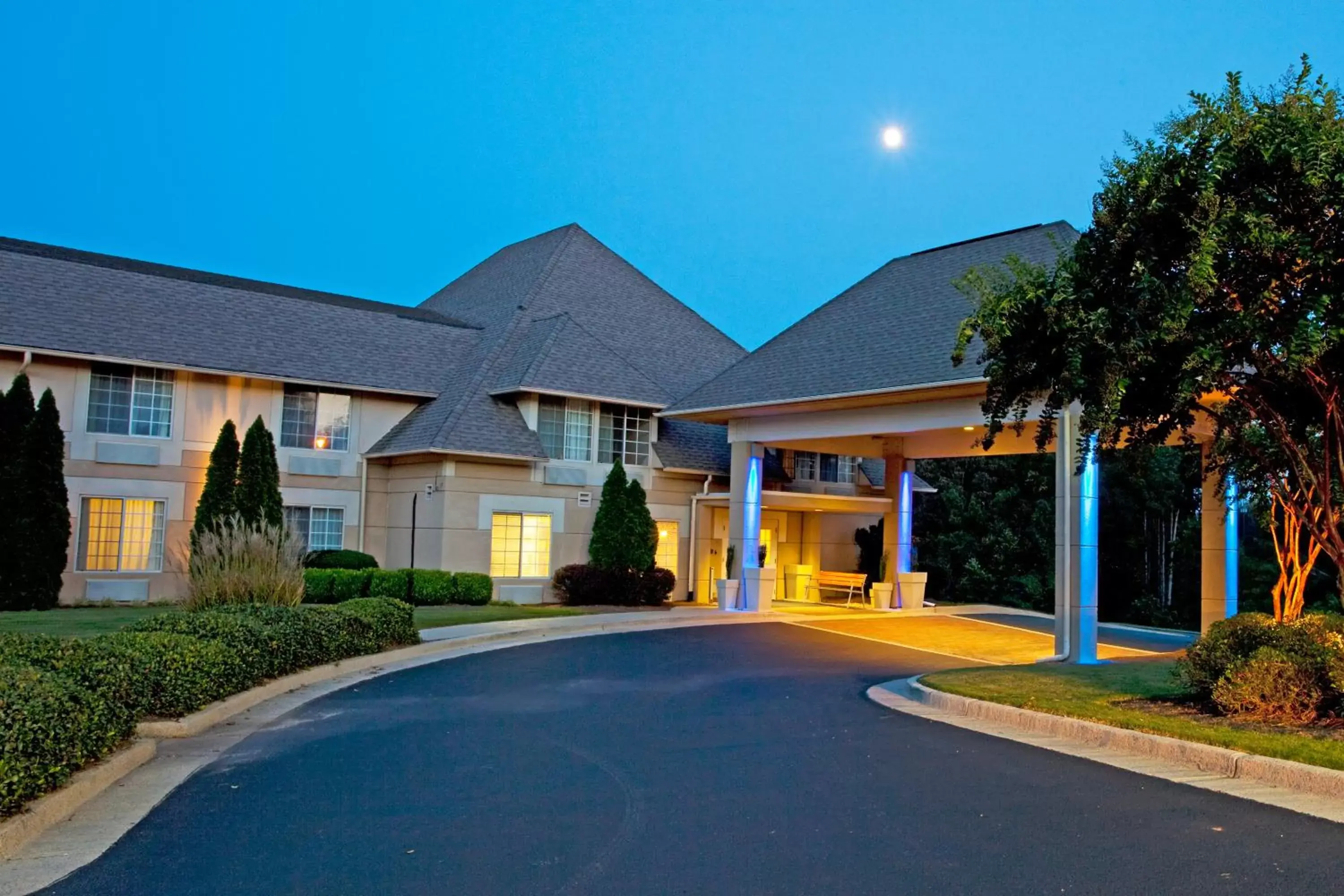 Facade/entrance, Swimming Pool in Baymont Inn & Suites Braselton