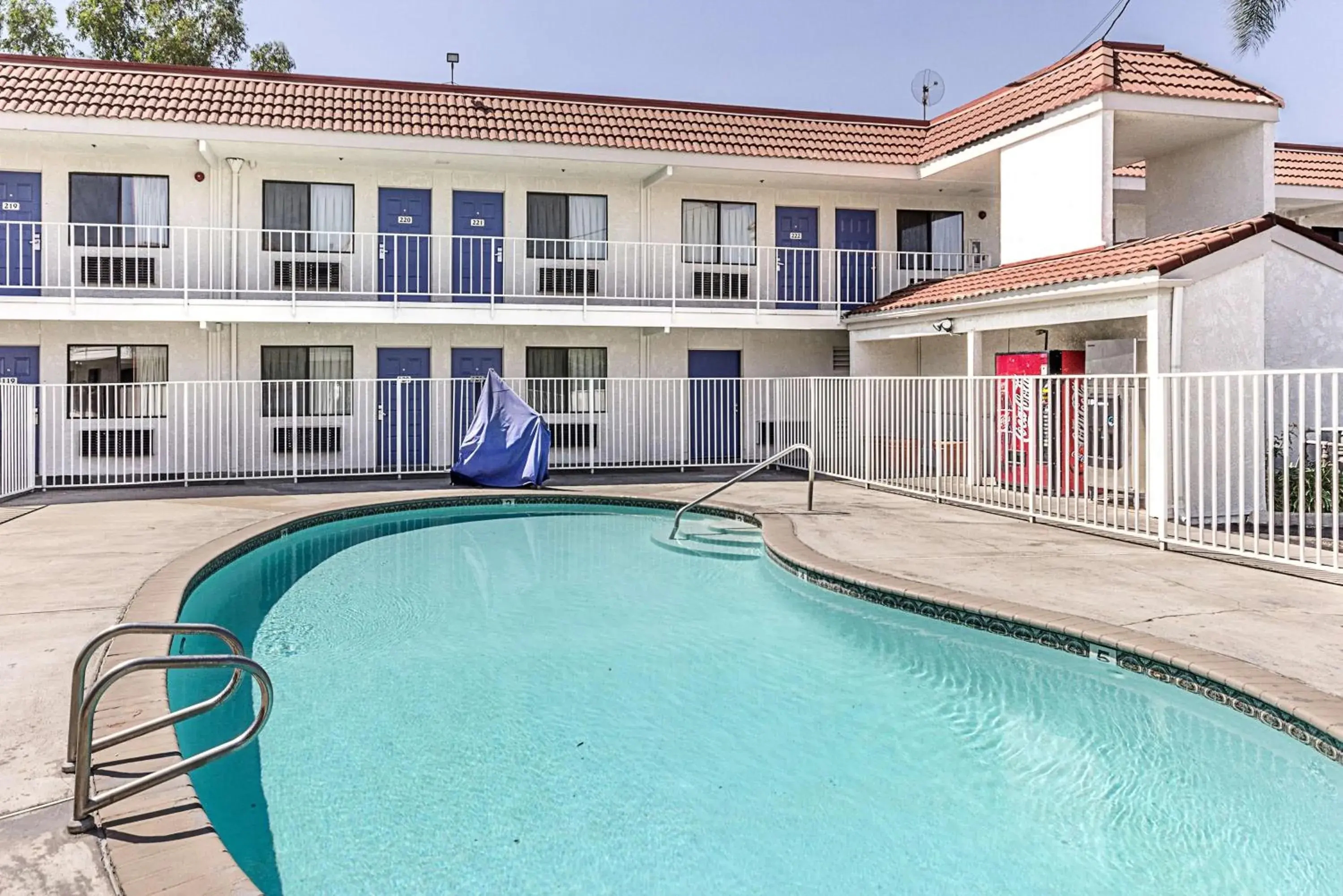 Day, Swimming Pool in Motel 6-Fresno, CA