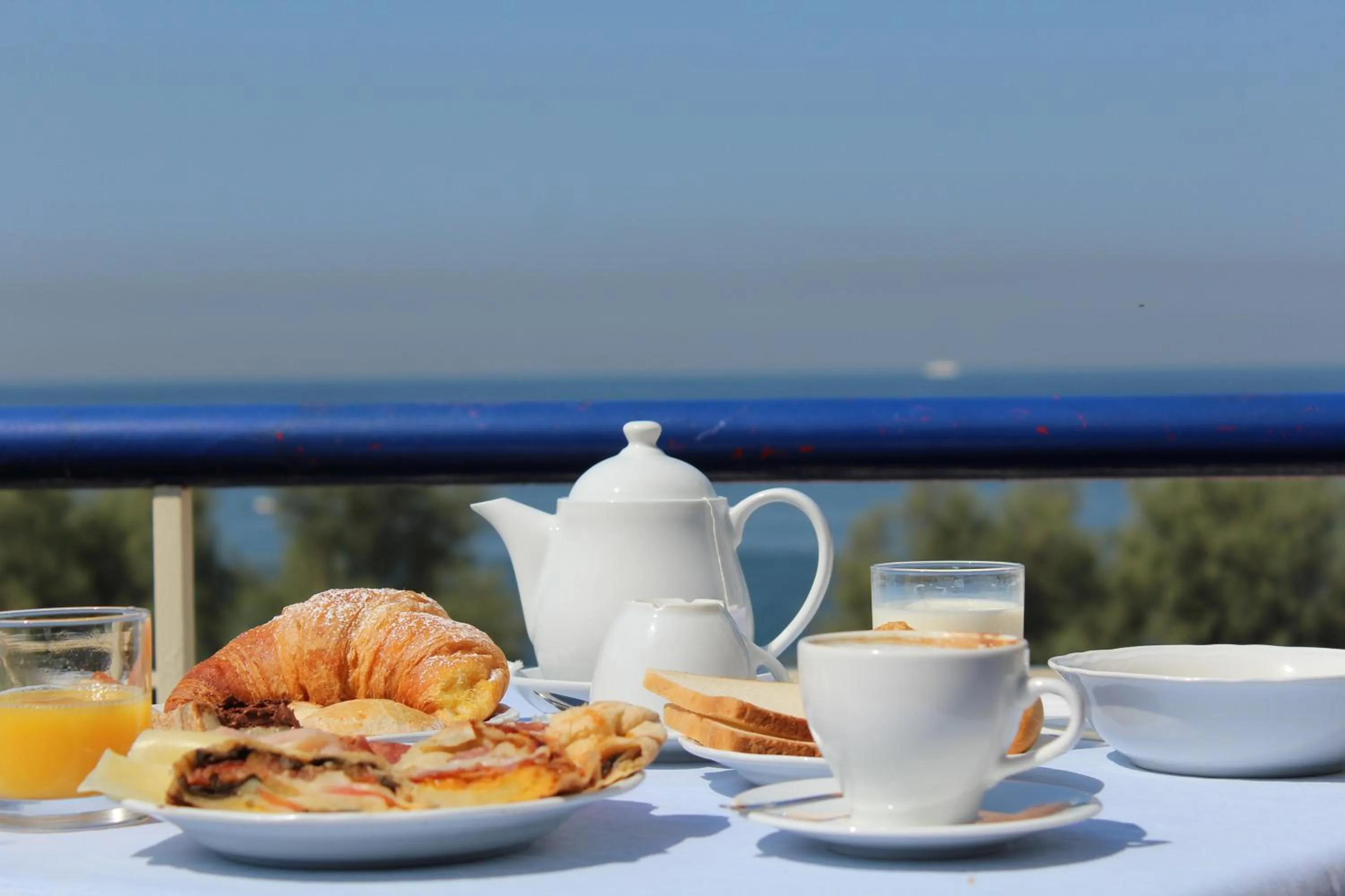 Continental breakfast in Puntaquattroventi