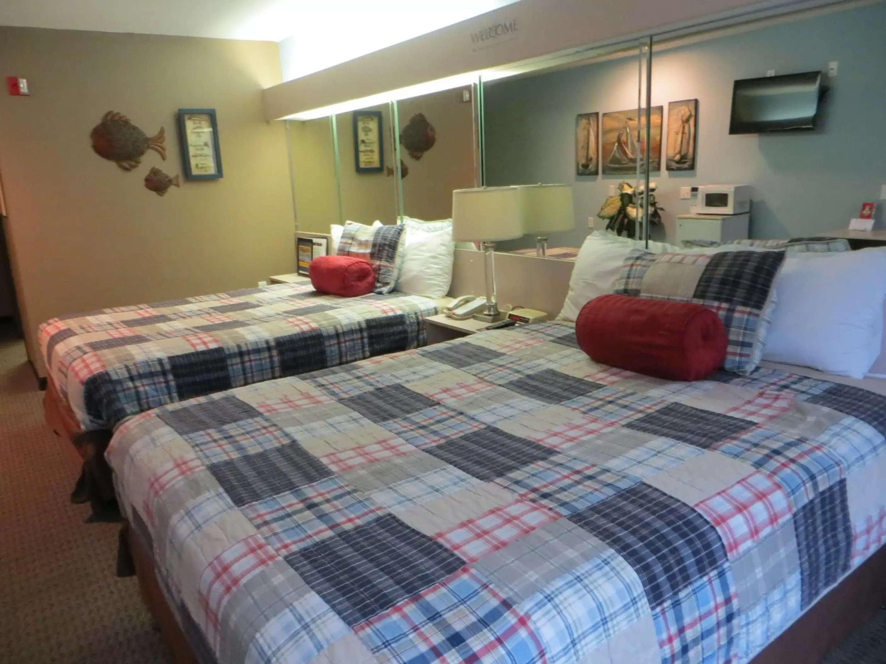 Quadruple Room in Patti's Inn and Suites Quadruple Room in Patti's Inn and Suites