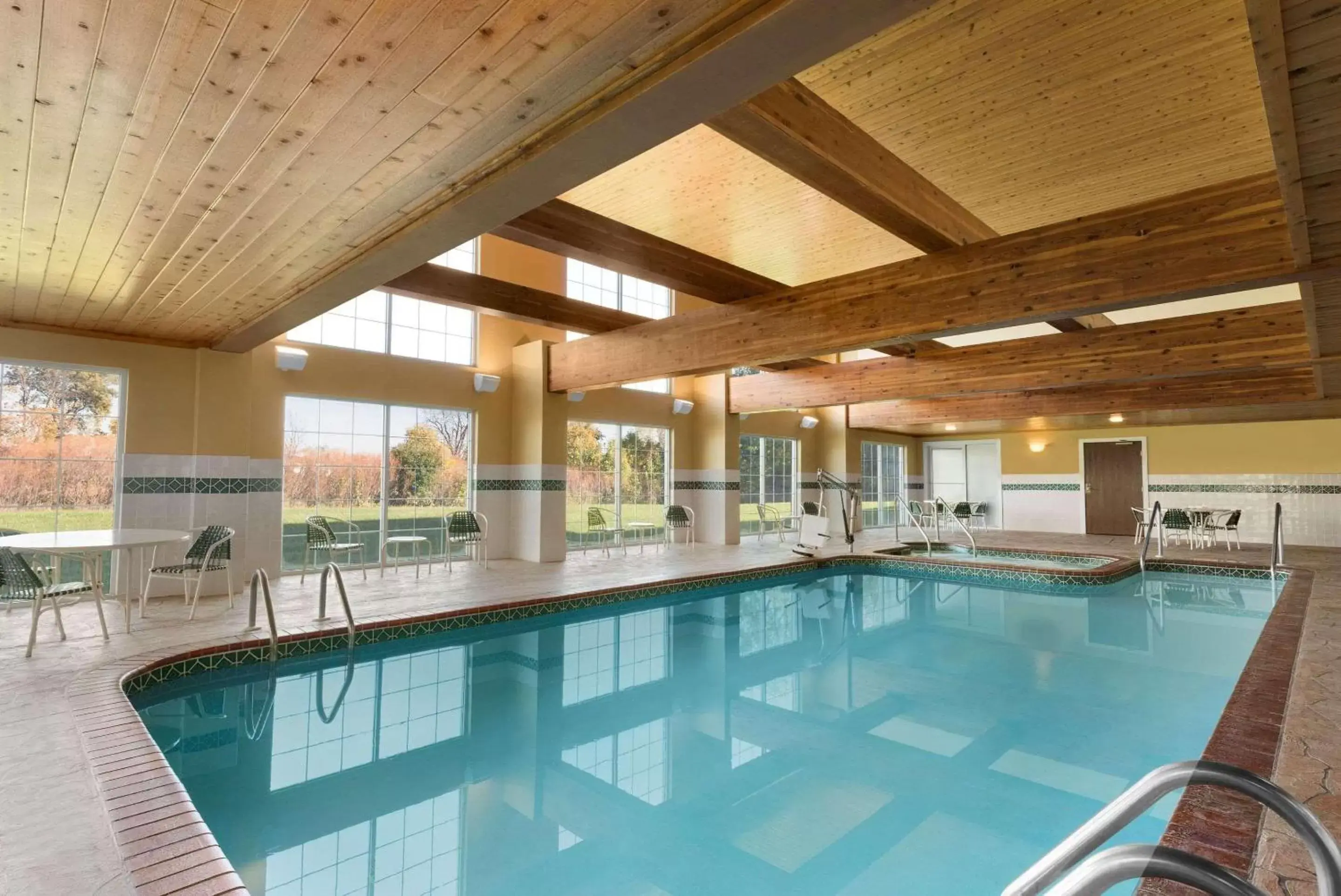 Swimming Pool in Country Inn & Suites by Radisson, Milwaukee Airport, WI