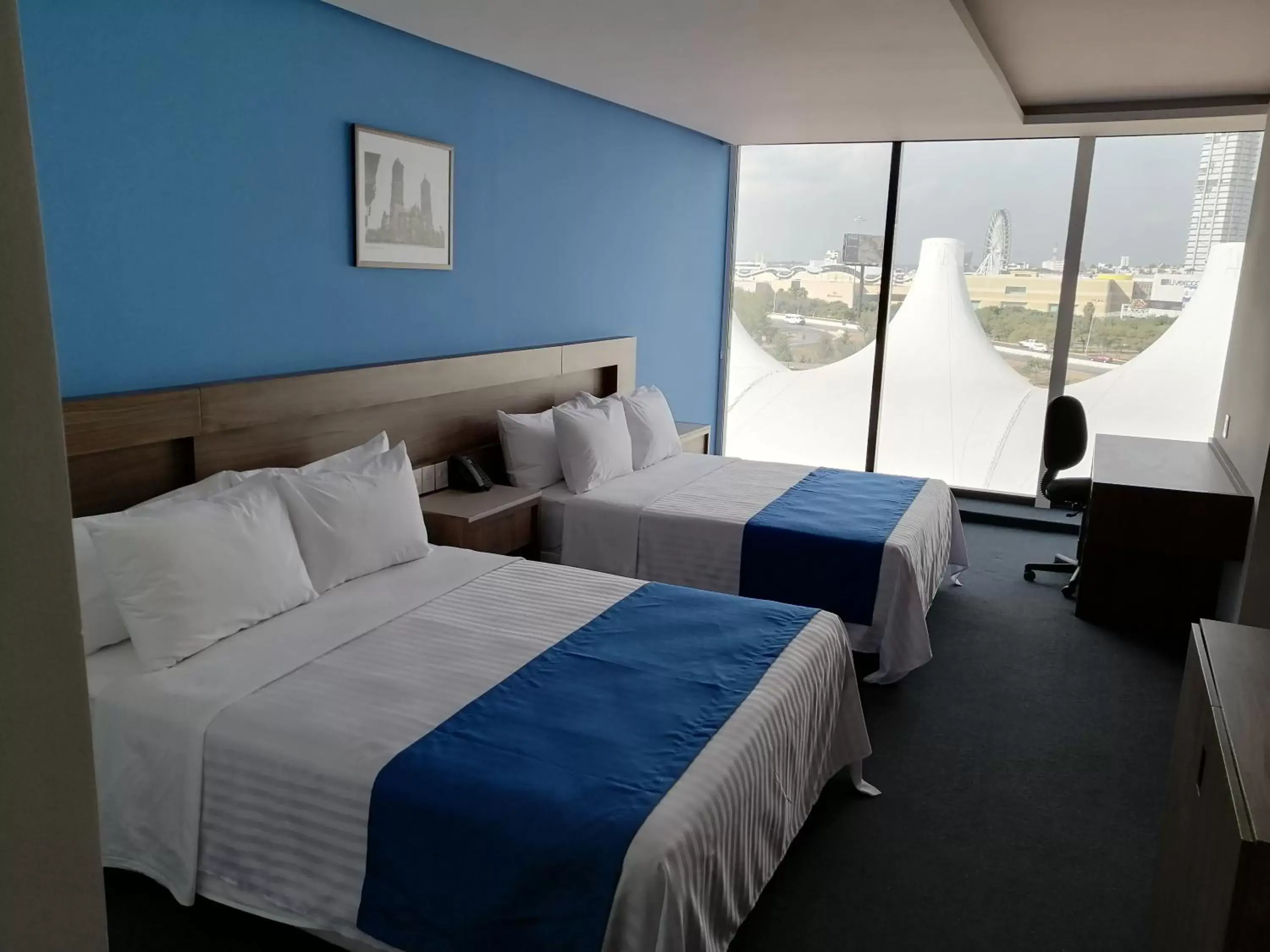 Photo of the whole room, Bed in Wyndham Puebla Angelopolis