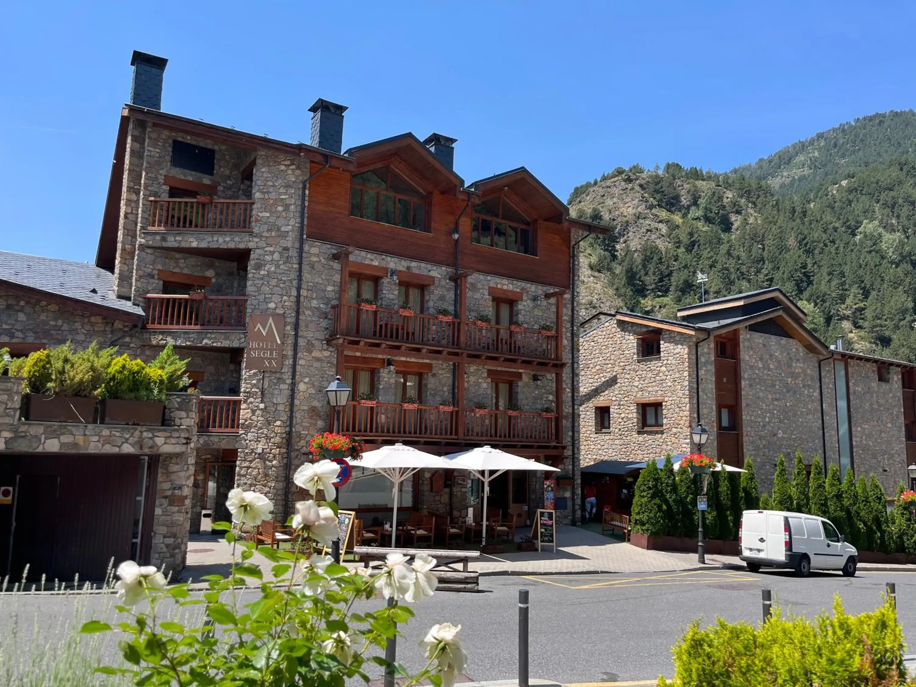 Facade/entrance, Property Building in Hotel Segle XX