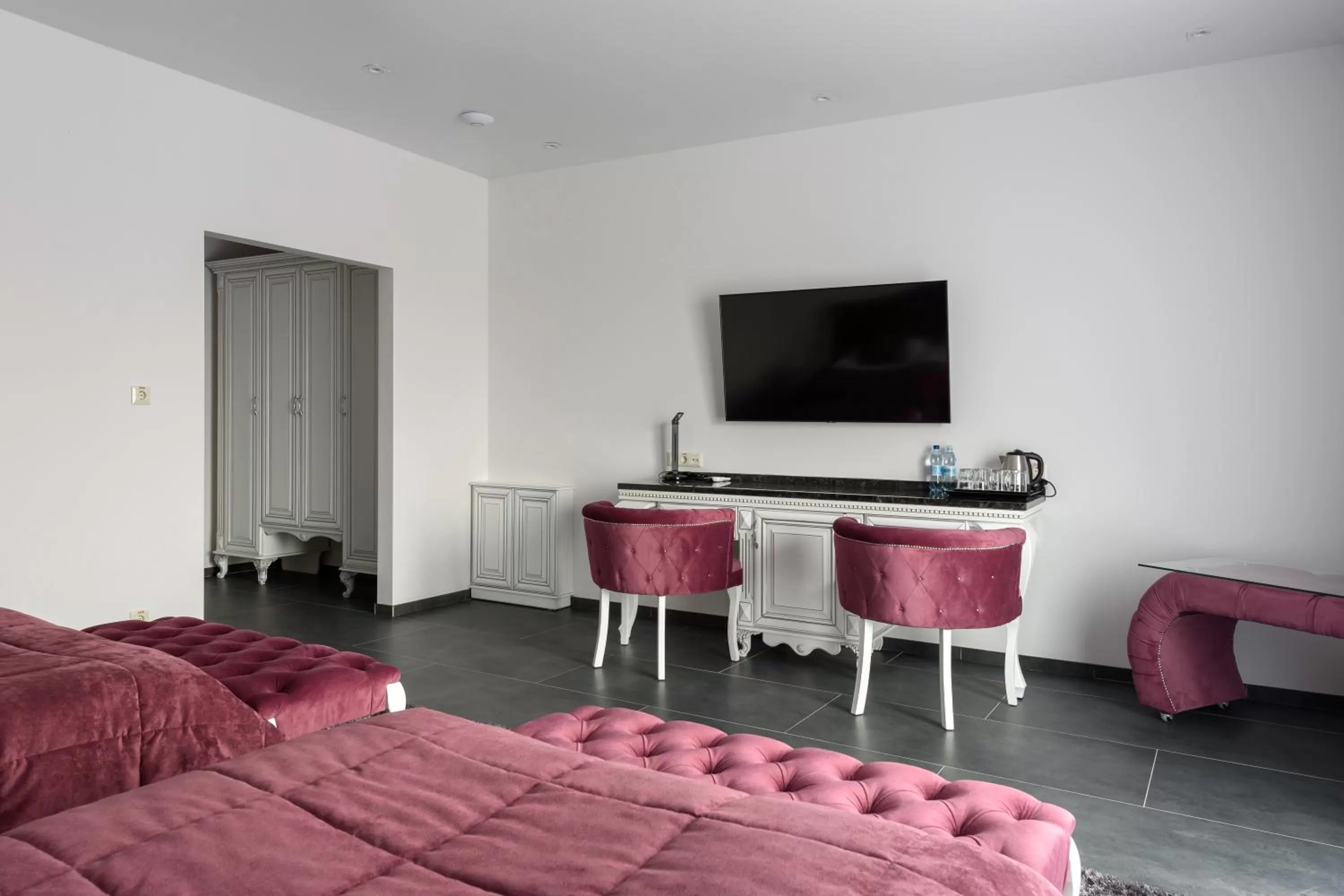 TV and multimedia, TV/Entertainment Center in Grand Royal