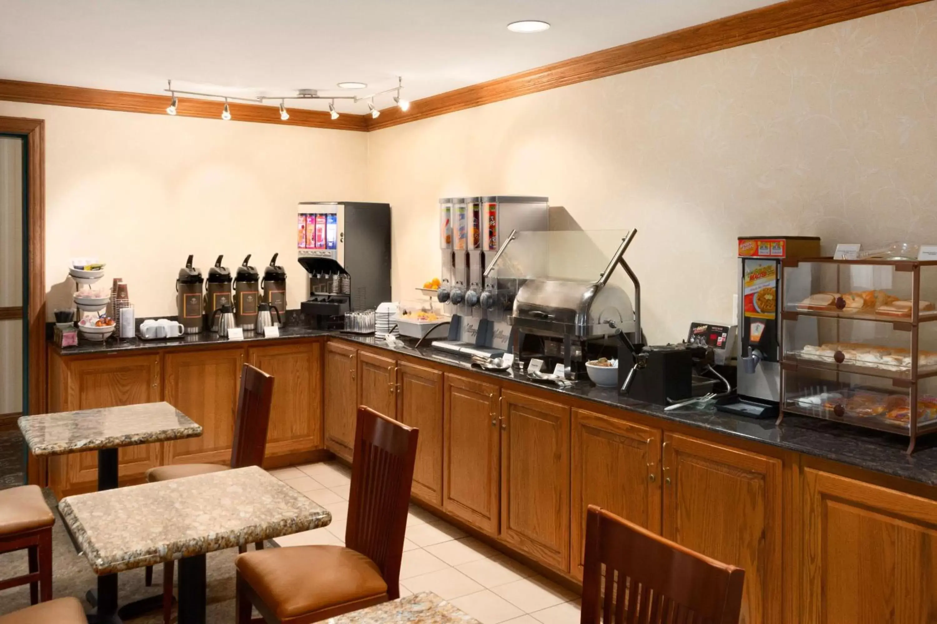 Restaurant/Places to Eat in Country Inn & Suites by Radisson, Columbus, GA
