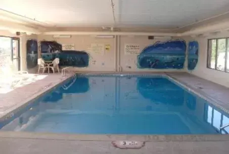 Swimming Pool in Comfort Inn