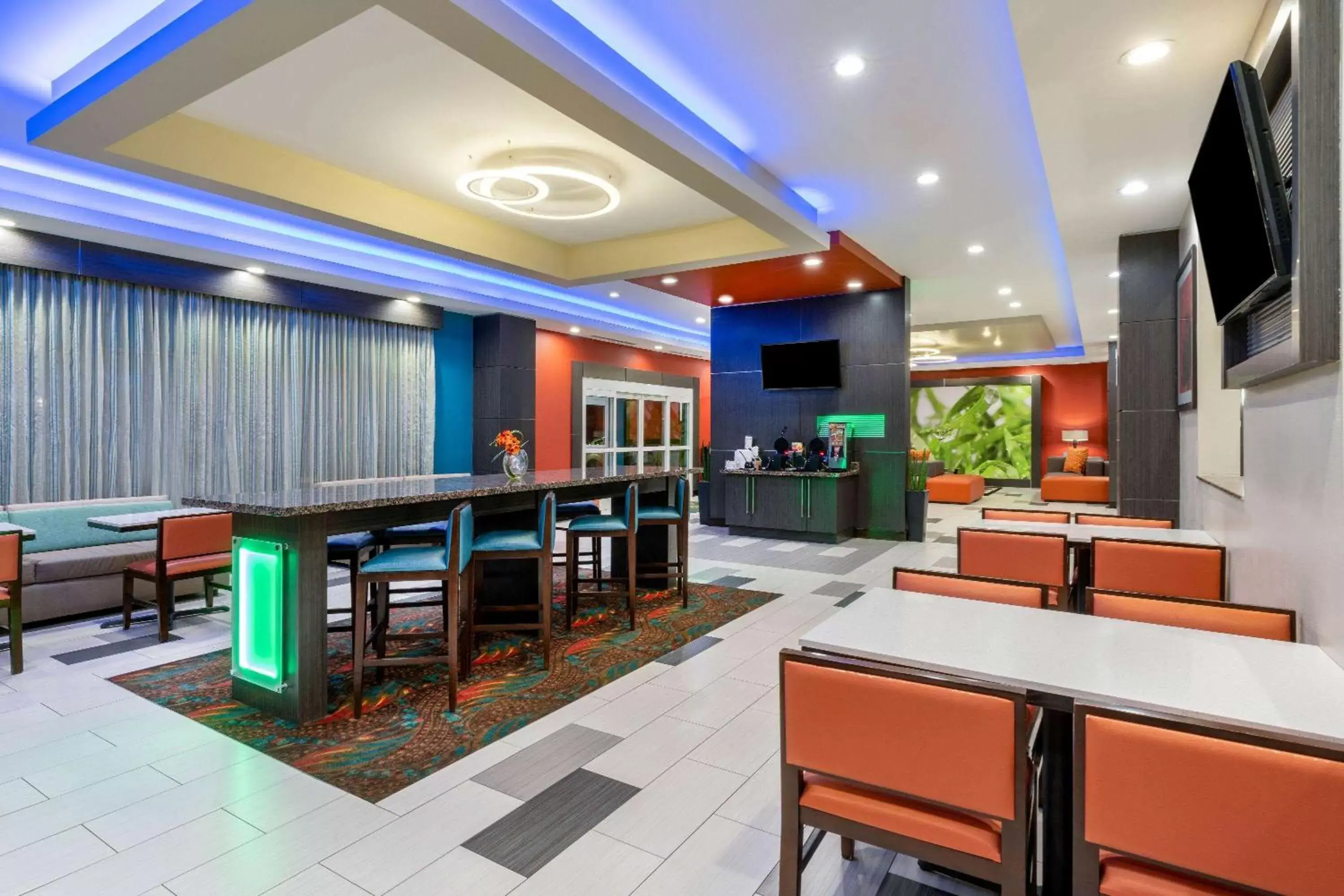 Restaurant/places to eat, Lounge/Bar in La Quinta by Wyndham Muskogee