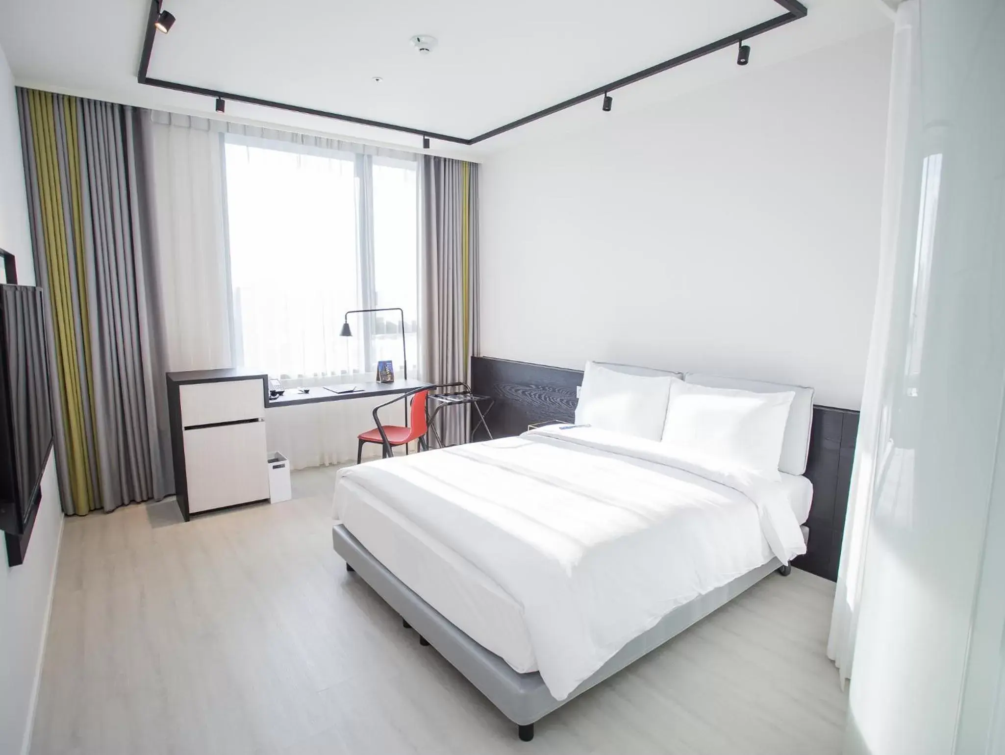 Photo of the whole room, Bed in The Place Taichung