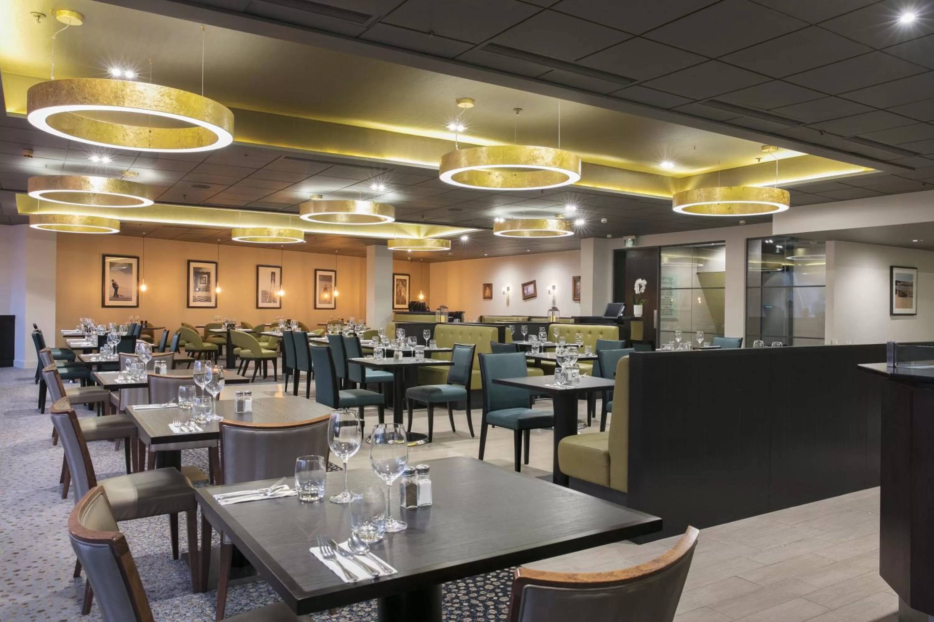 Restaurant/places to eat in Crowne Plaza Harrogate by IHG