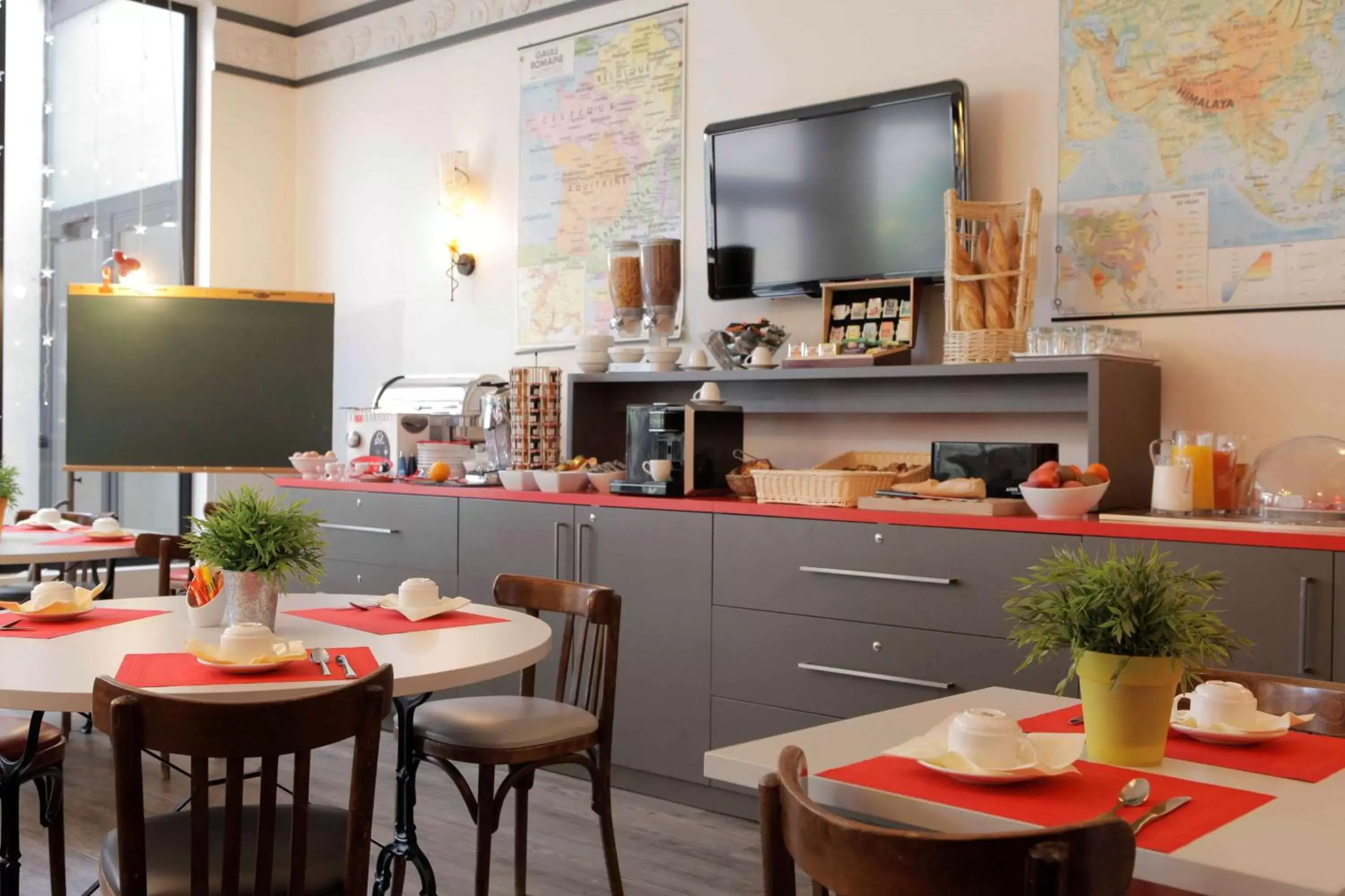 Restaurant/Places to Eat in Best Western Crequi Lyon Part Dieu