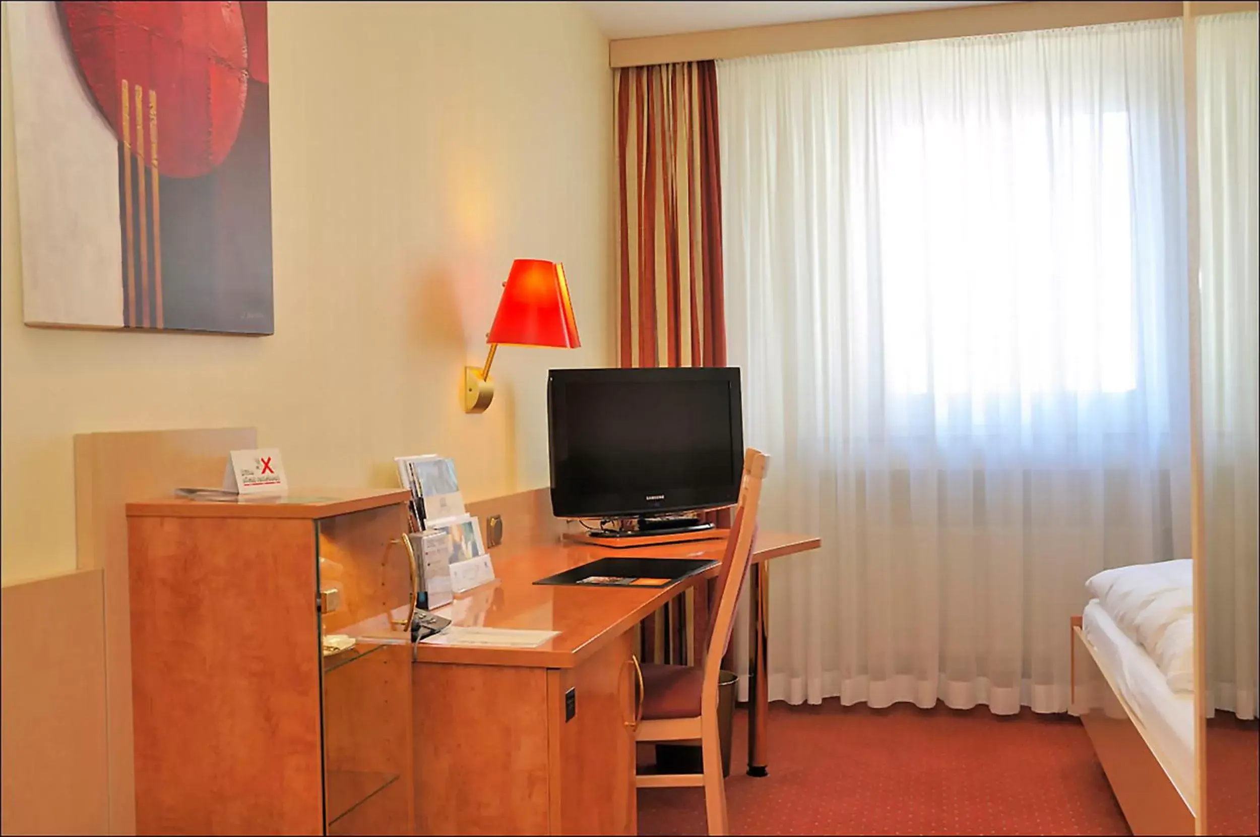 Photo of the whole room, TV/Entertainment Center in Hotel Essener Hof; Sure Hotel Collection by Best Western