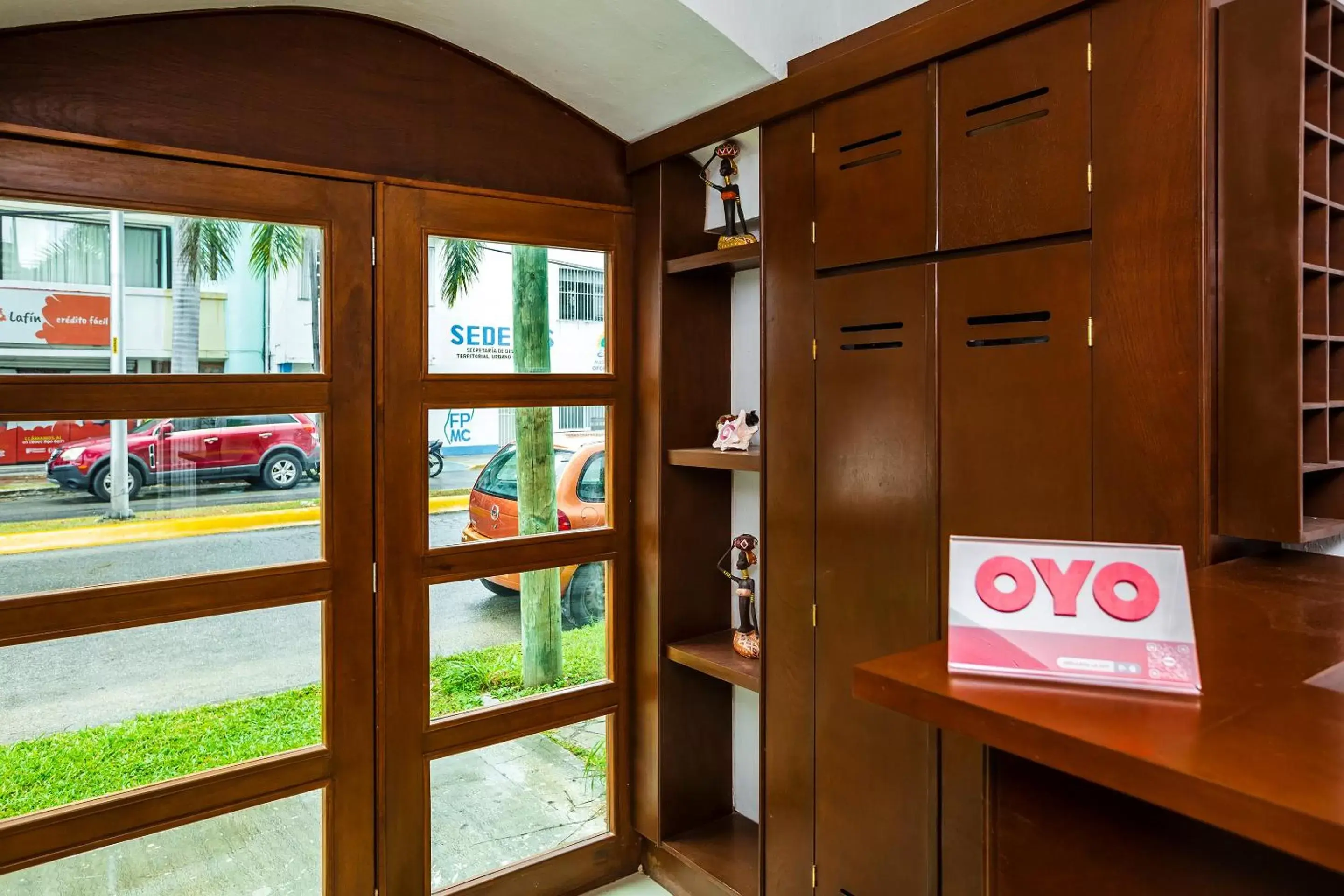 Lobby or reception in OYO Hotel Dos Mundos,Aeropuerto Internacional de Cozumel