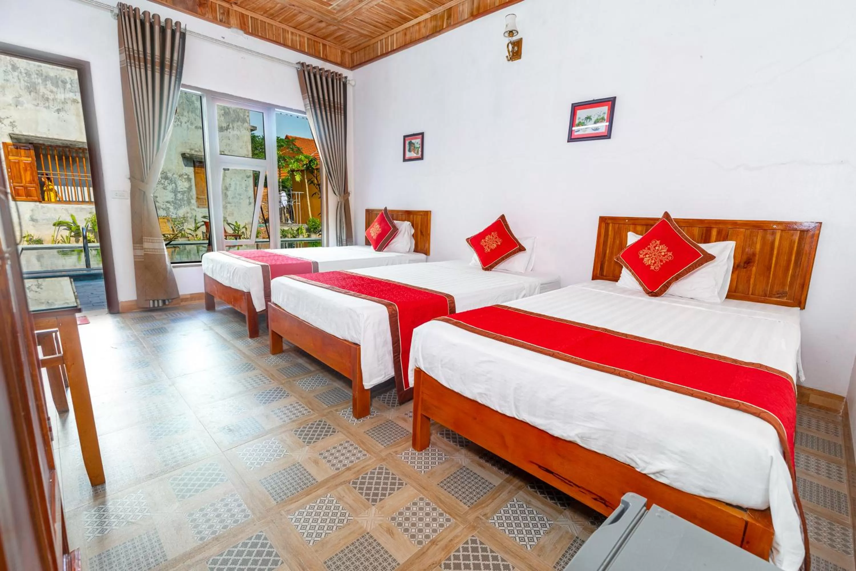 Bed in Tam Coc mountain bungalow