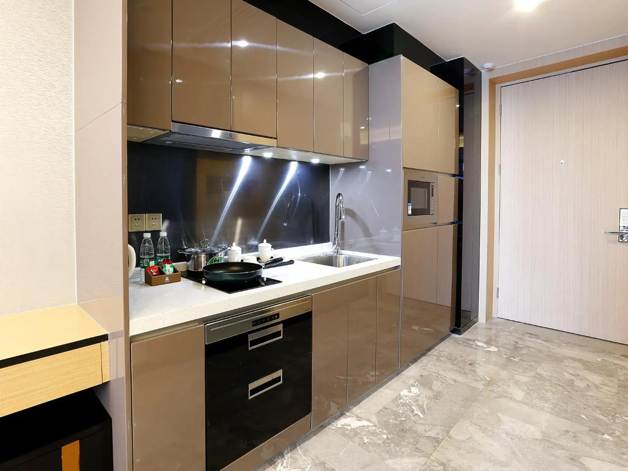 Kitchen or kitchenette, Kitchen/Kitchenette in Pengman Beijing Rd. A-mall Apartment