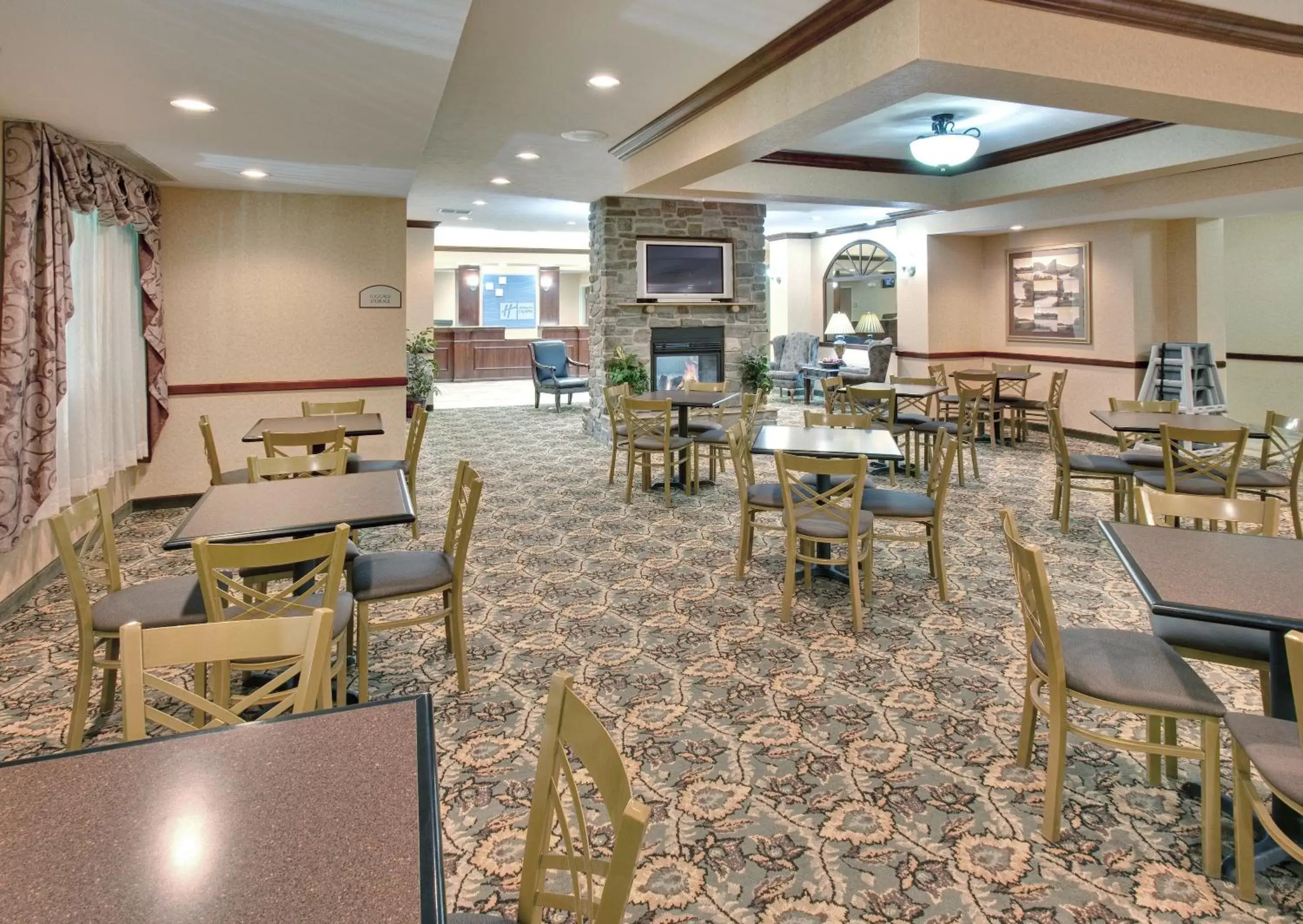 Restaurant/Places to Eat in Holiday Inn Express Hotel & Suites Bismarck, an IHG Hotel