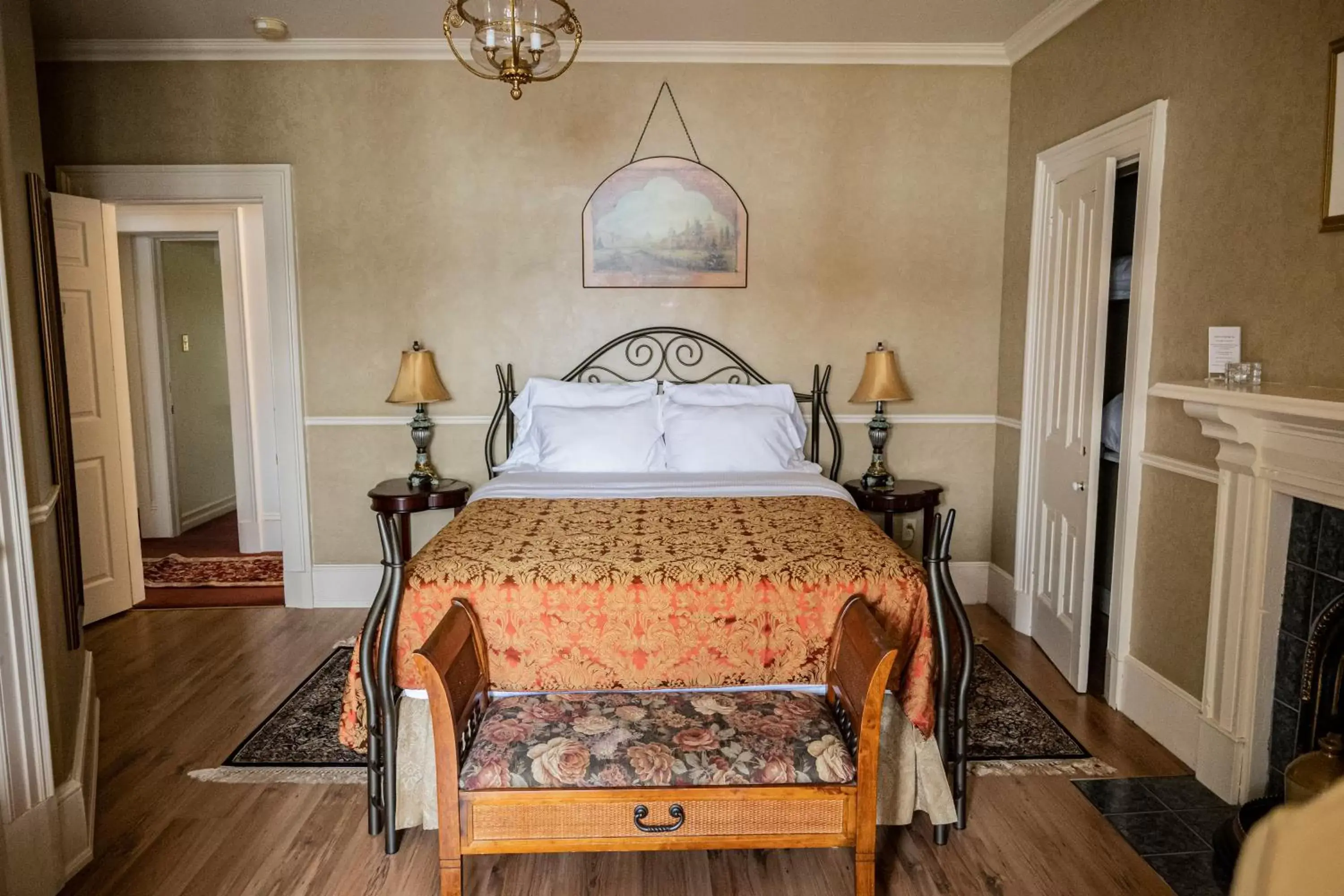 Bed in Belle View Manor Inn