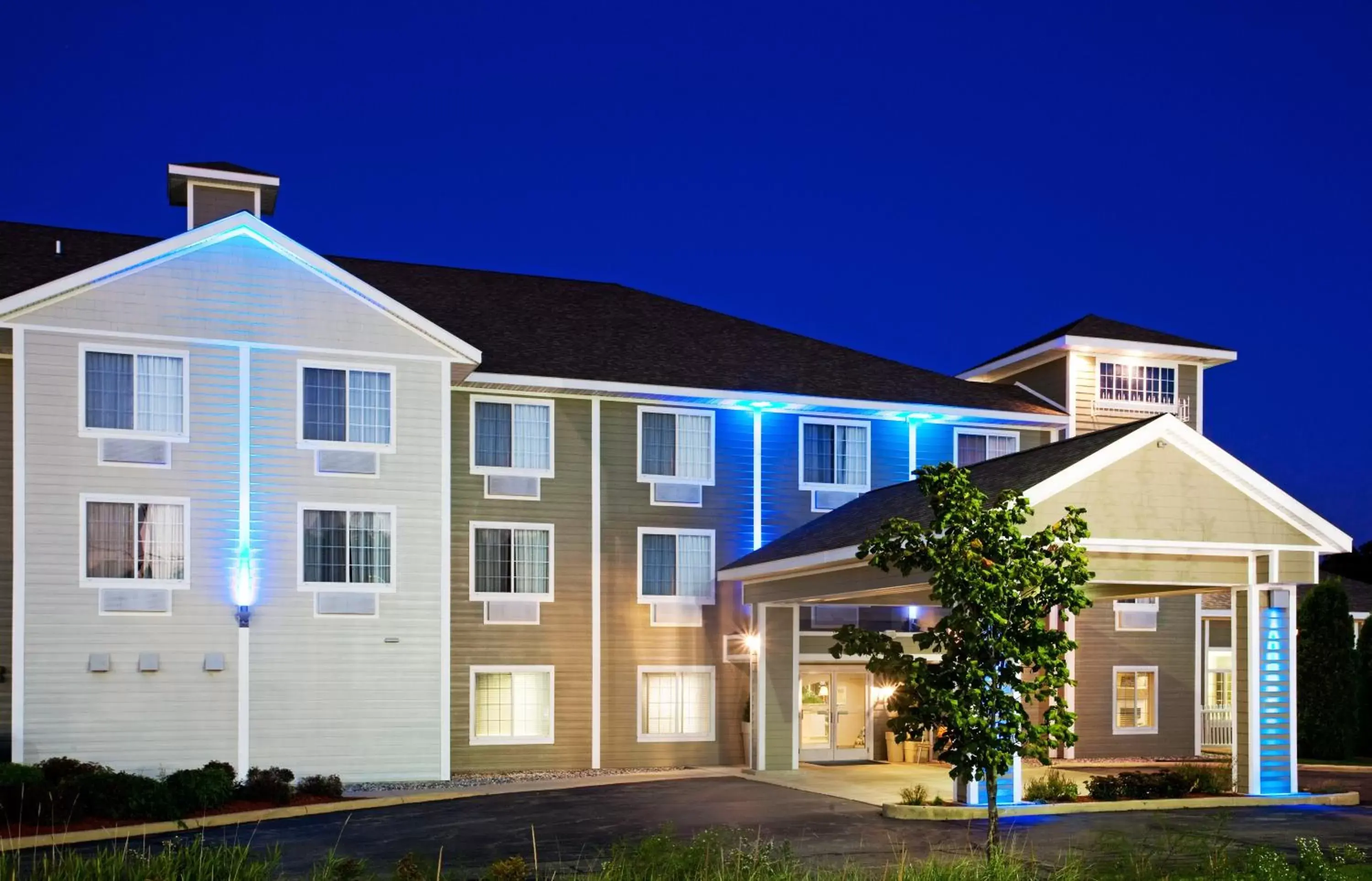 Property Building in Holiday Inn Express & Suites New Buffalo, MI, an IHG Hotel