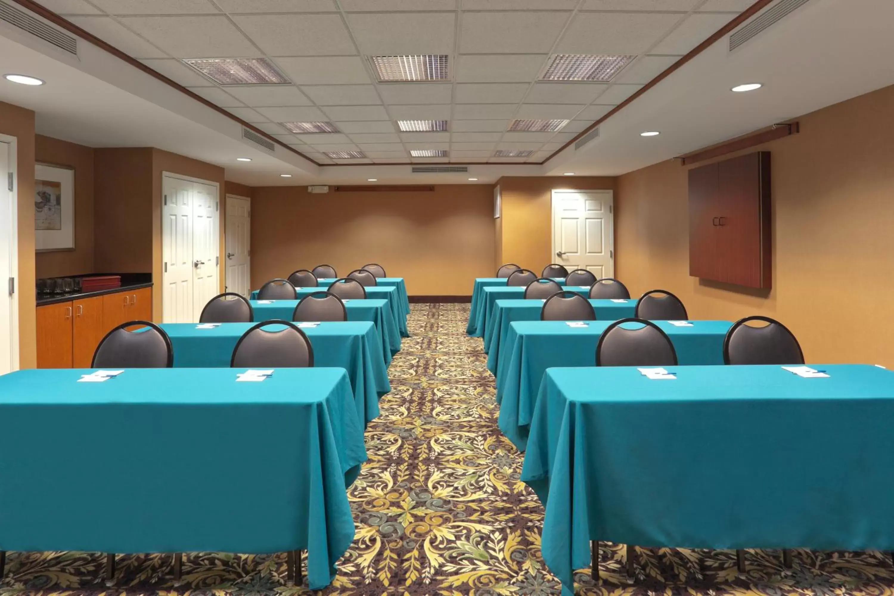 Meeting/conference room in Staybridge Suites Rocklin - Roseville Area, an IHG Hotel