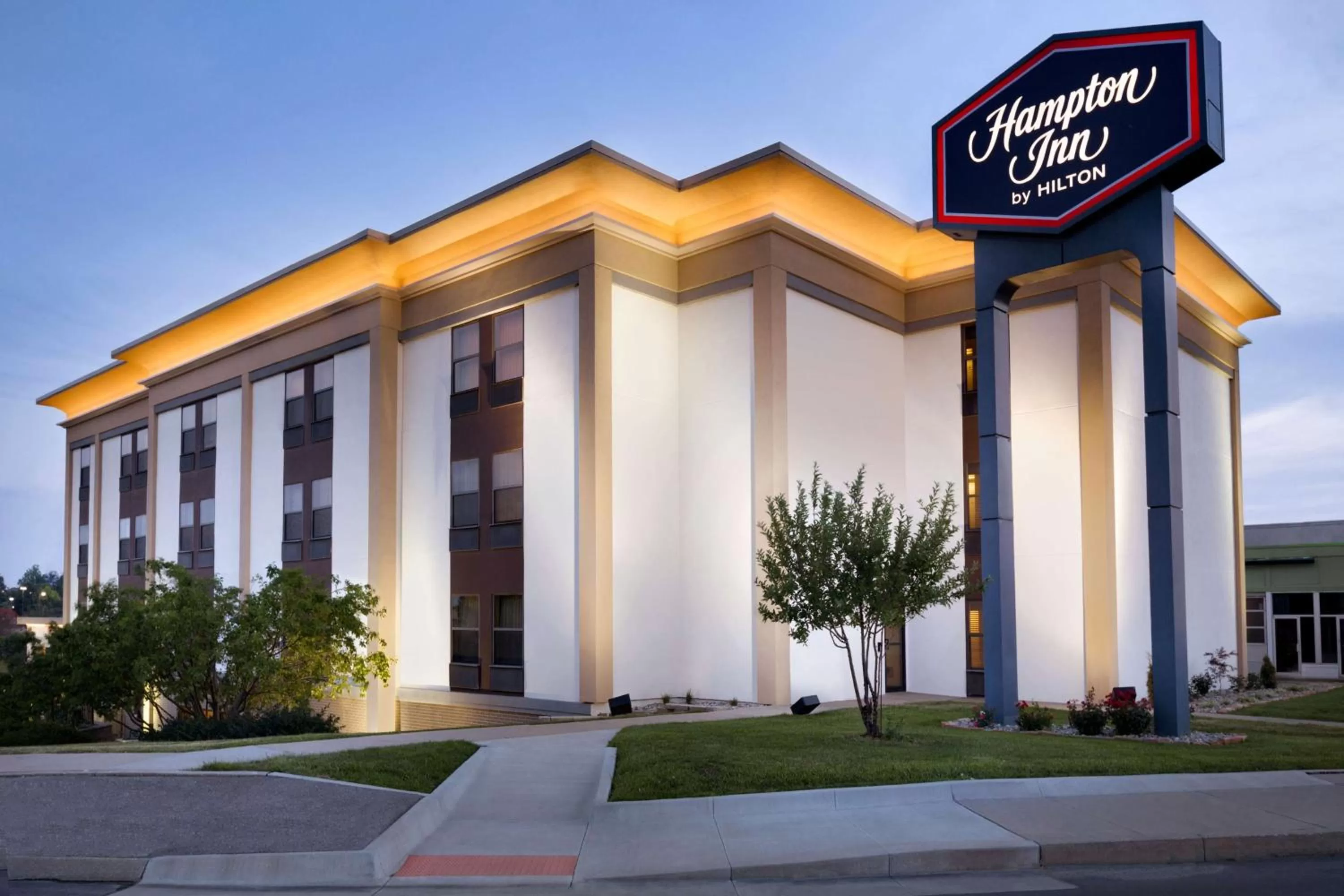 Property building in Hampton Inn St. Joseph