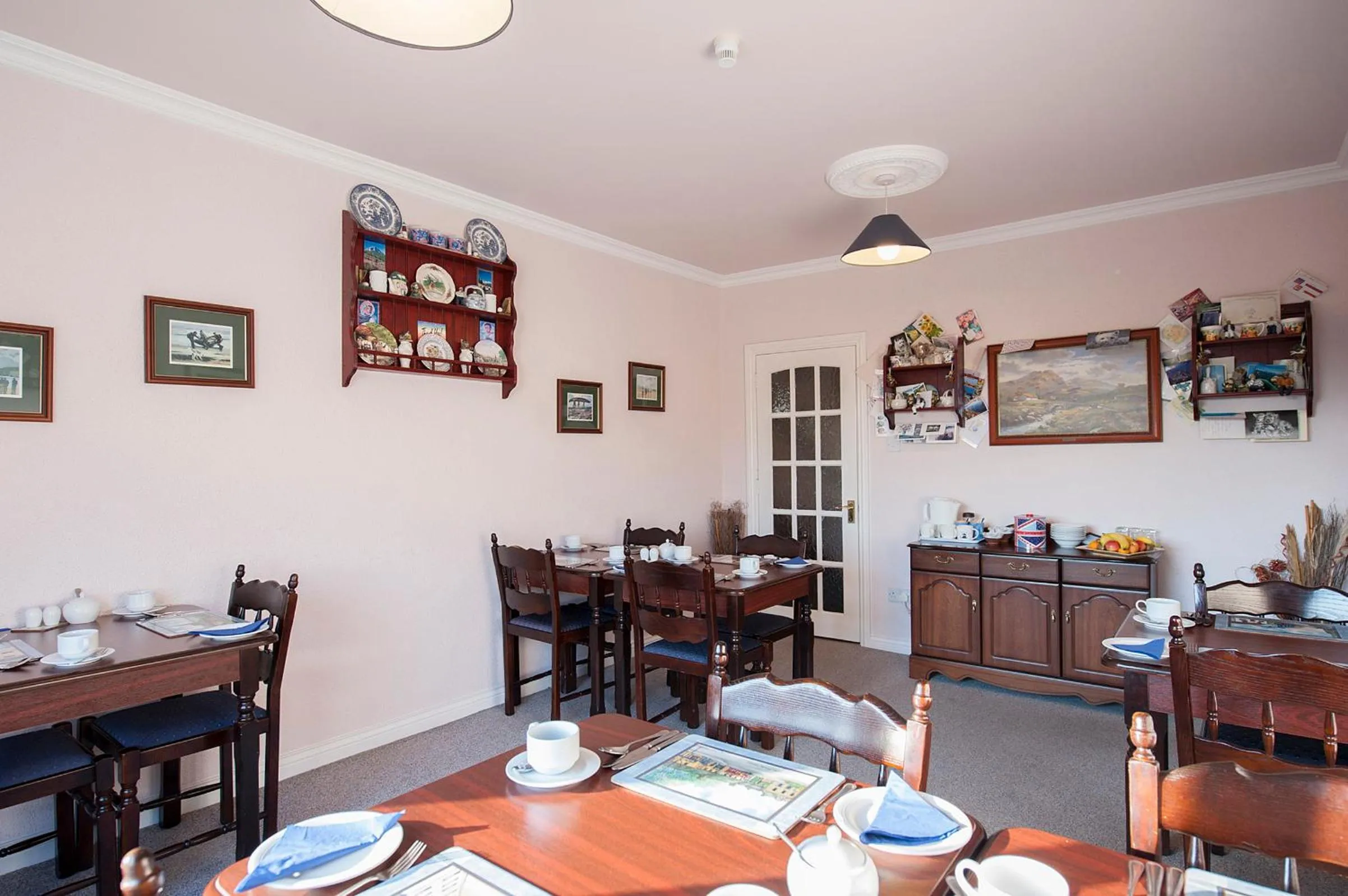 Coffee/tea facilities in The Waterfront House Country Home