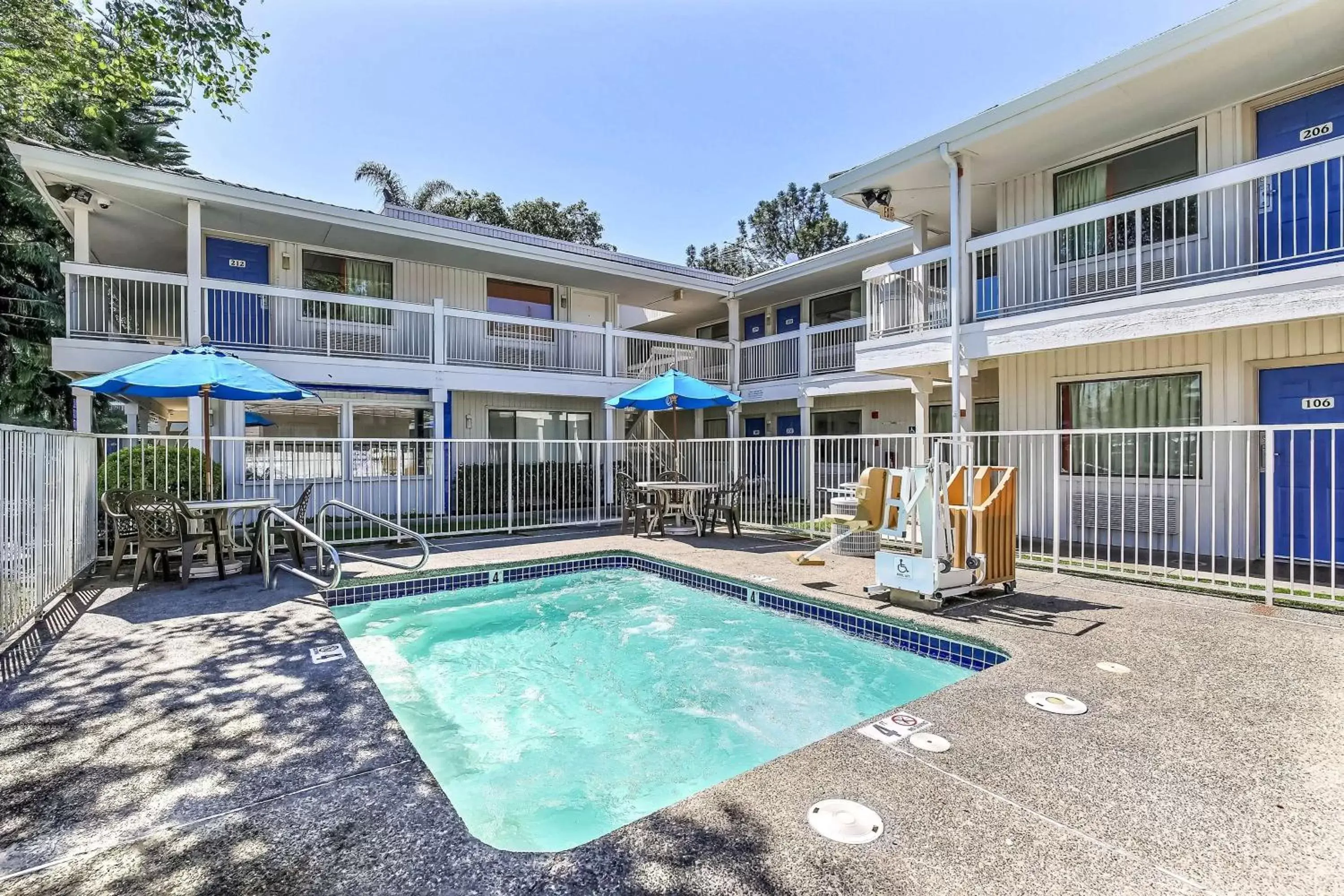 Pool view, Property Building in Motel 6-Oakland, CA - Embarcadero