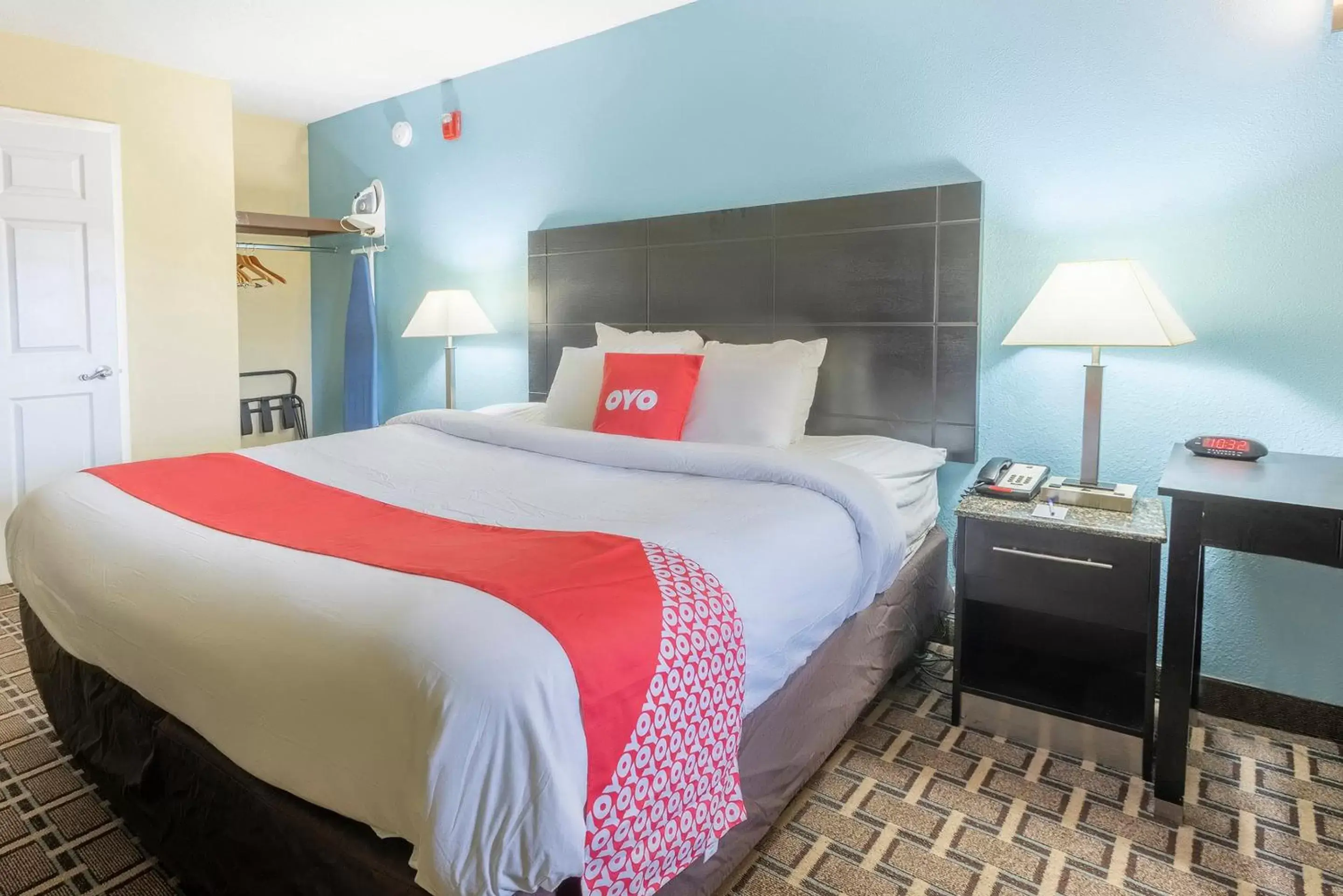 Bedroom, Bed in OYO Hotel Knoxville TN Cedar Bluff I-40