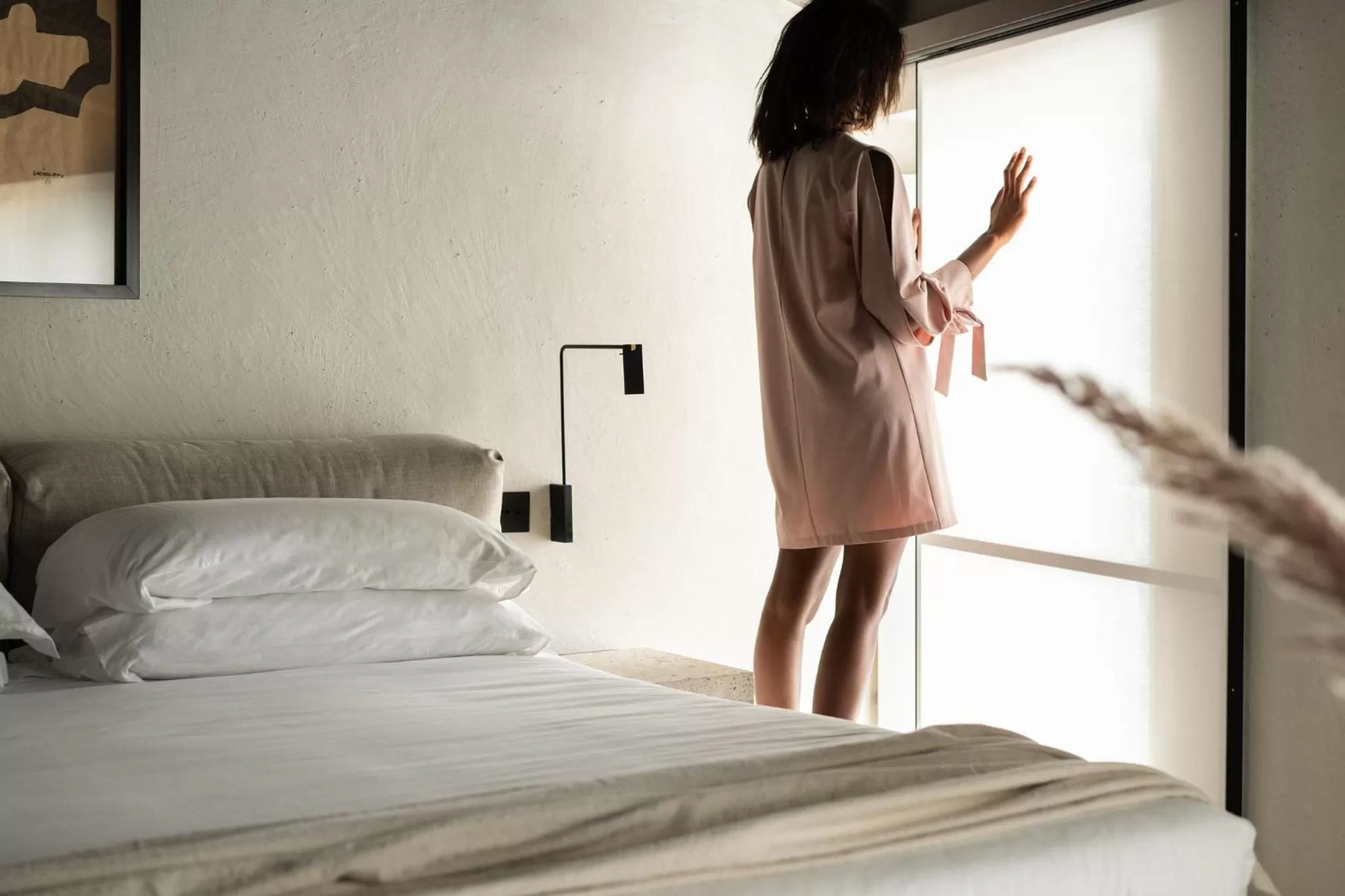 Photo of the whole room, Bed in Hotel Scenario