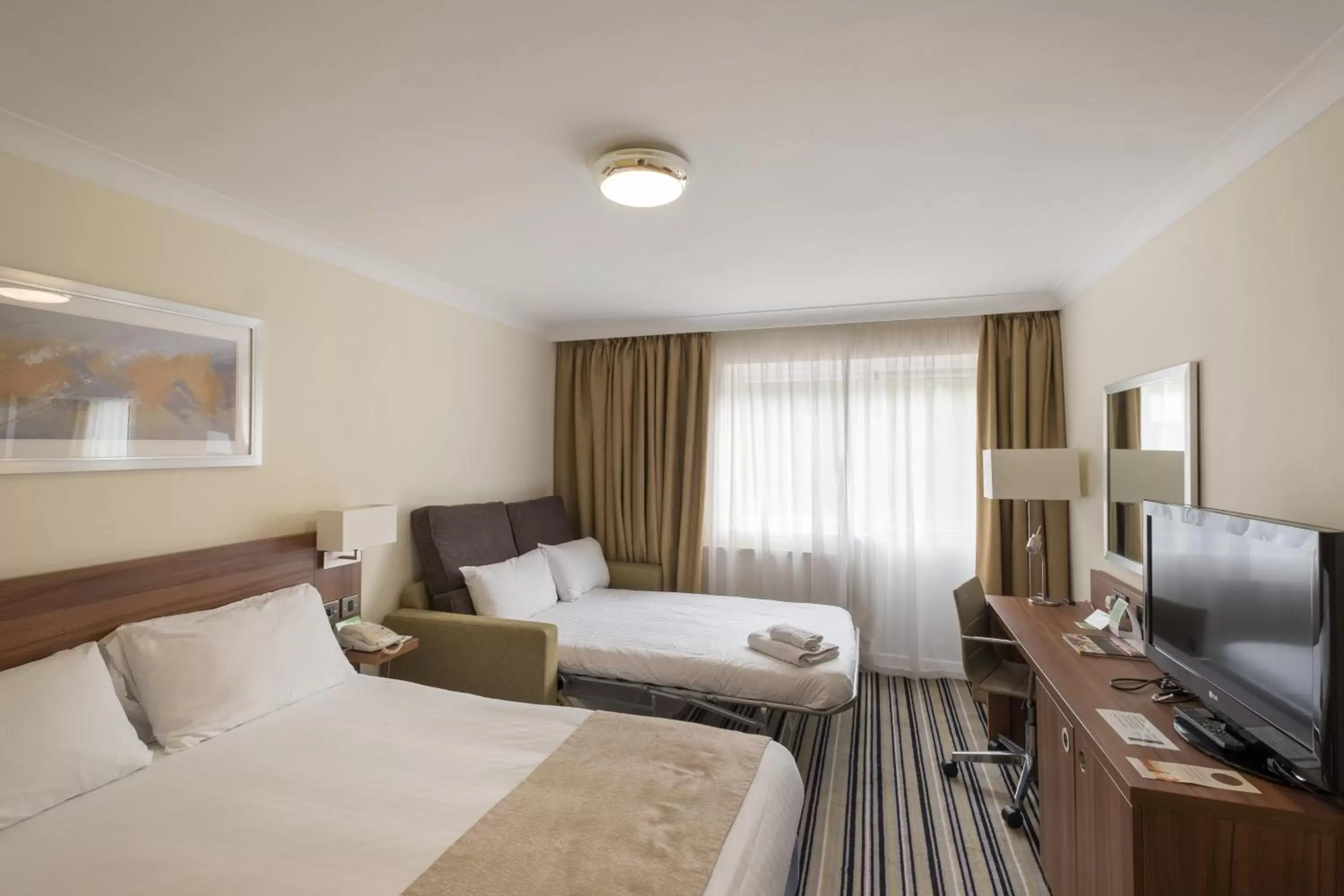 Bed in Holiday Inn Stoke on Trent M6 Jct15, an IHG Hotel