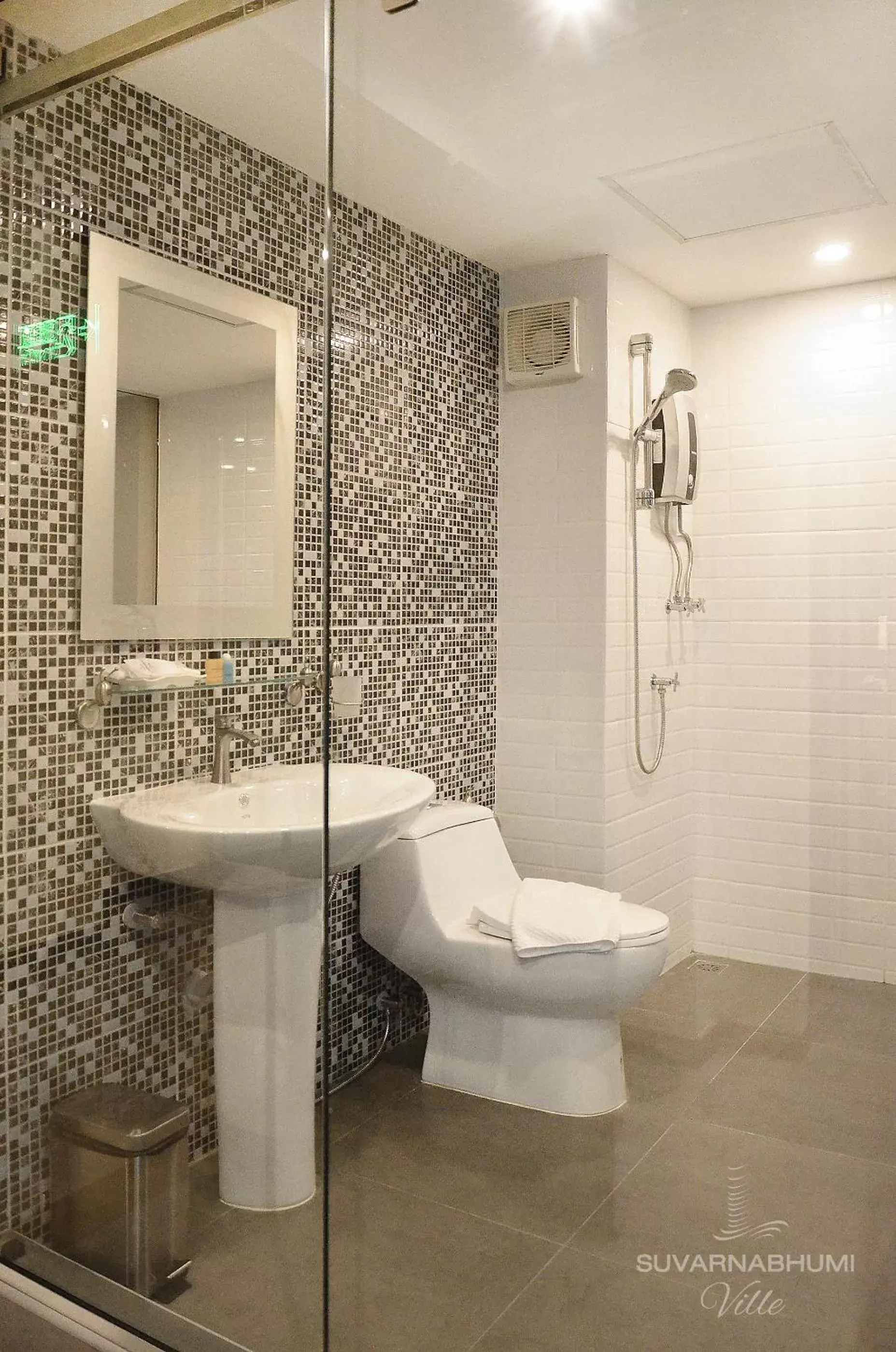 Bathroom in Suvarnabhumi Ville Airport Hotel