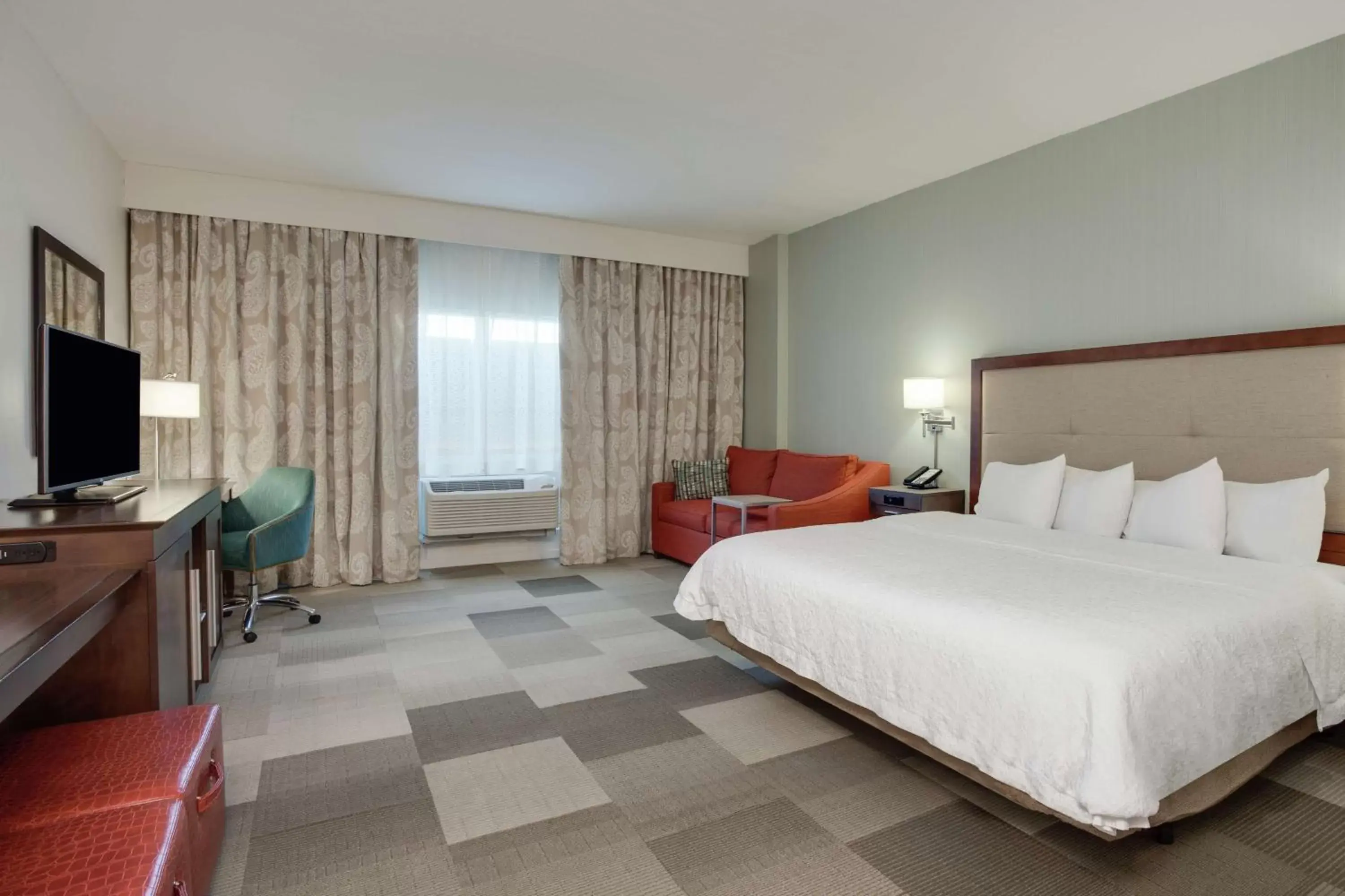 Bedroom in Hampton Inn & Suites - DeLand