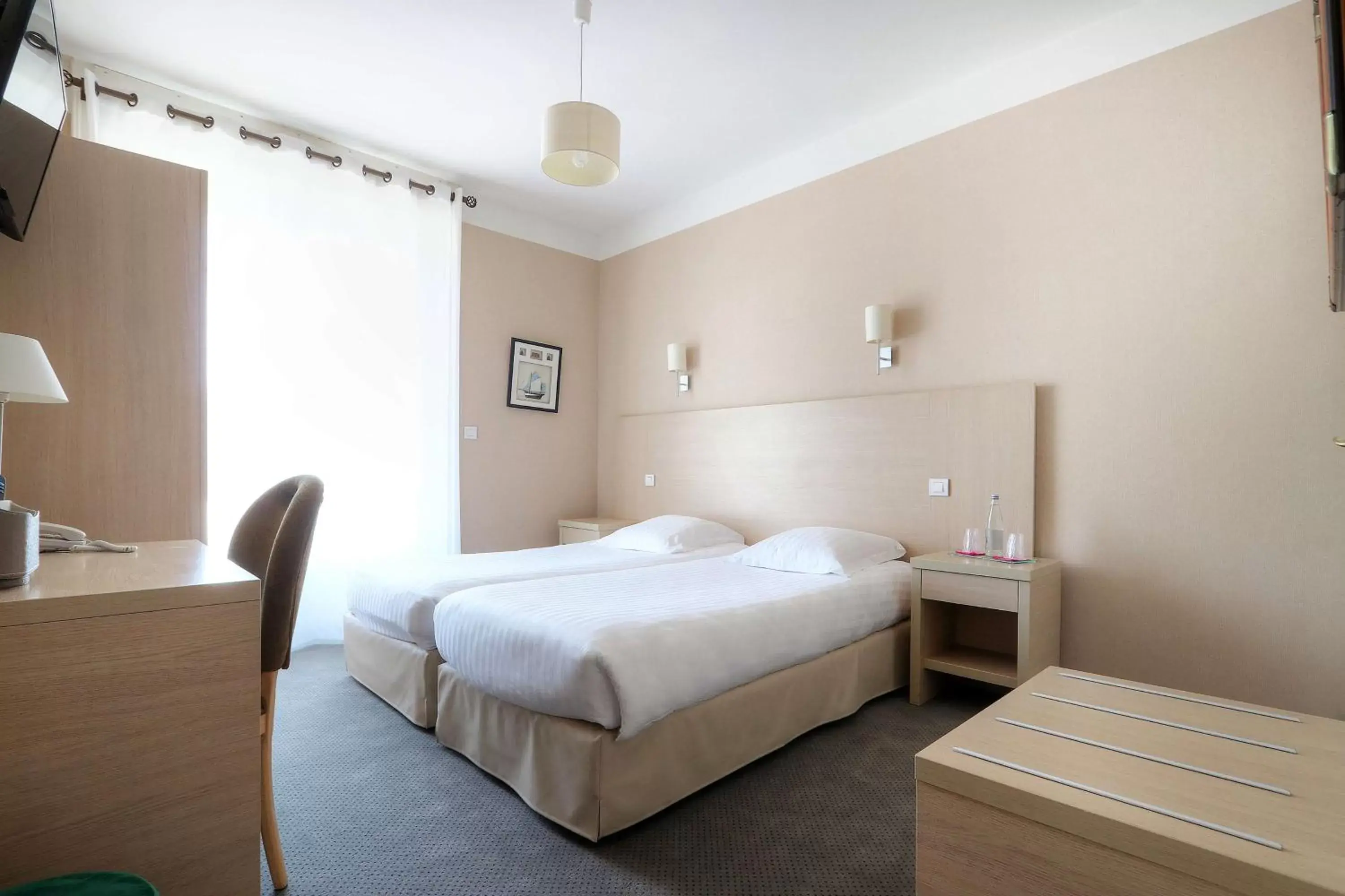 Classic Double Room with 2 Single Beds in Best Western Hôtel Brittany La Baule Centre & Plages Classic Double Room with 2 Single Beds in Best Western Hôtel Brittany La Baule Centre & Plages