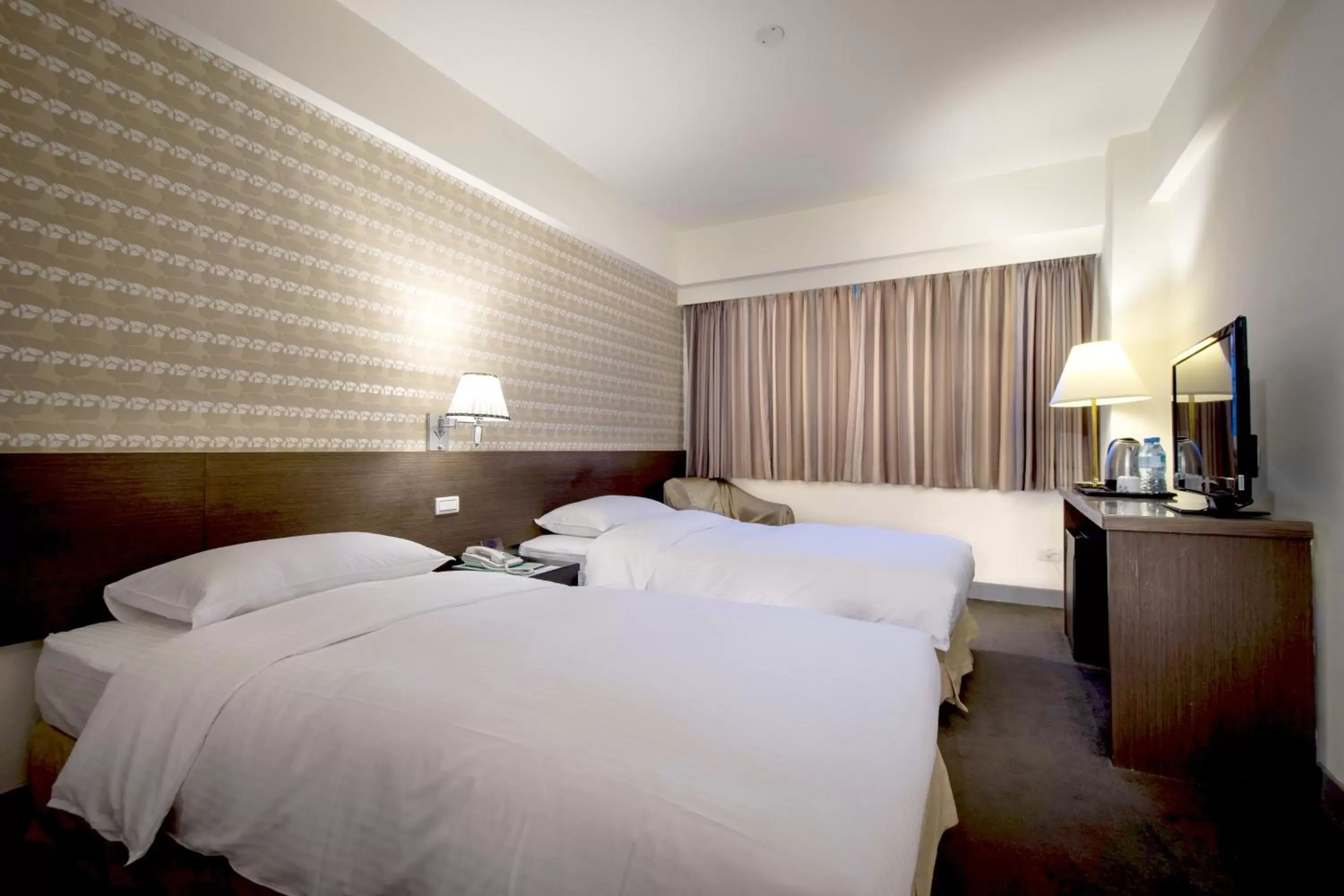 Photo of the whole room, Bed in New World Hotel