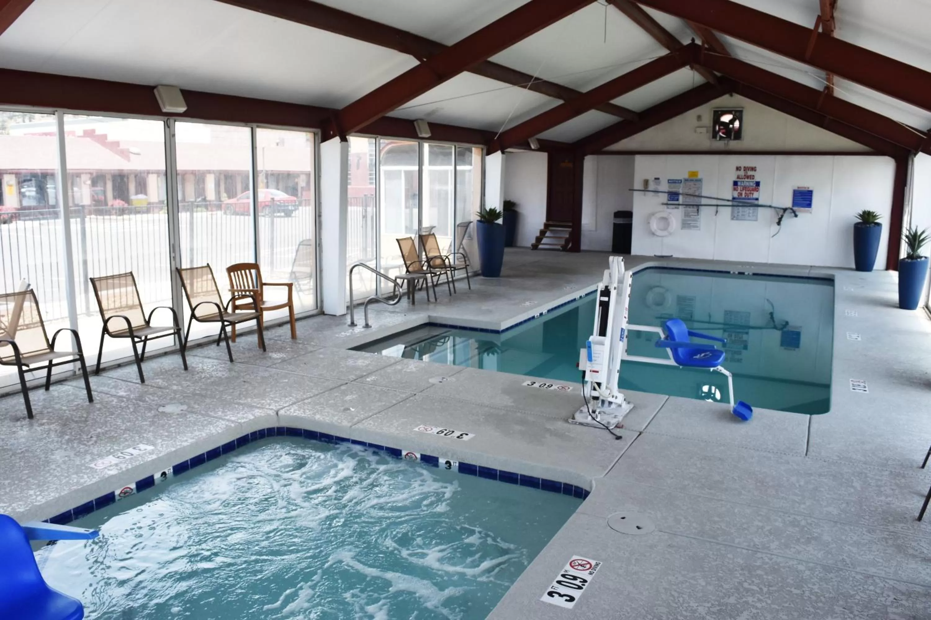 Swimming pool in Super 8 by Wyndham NAU/Downtown Conference Center