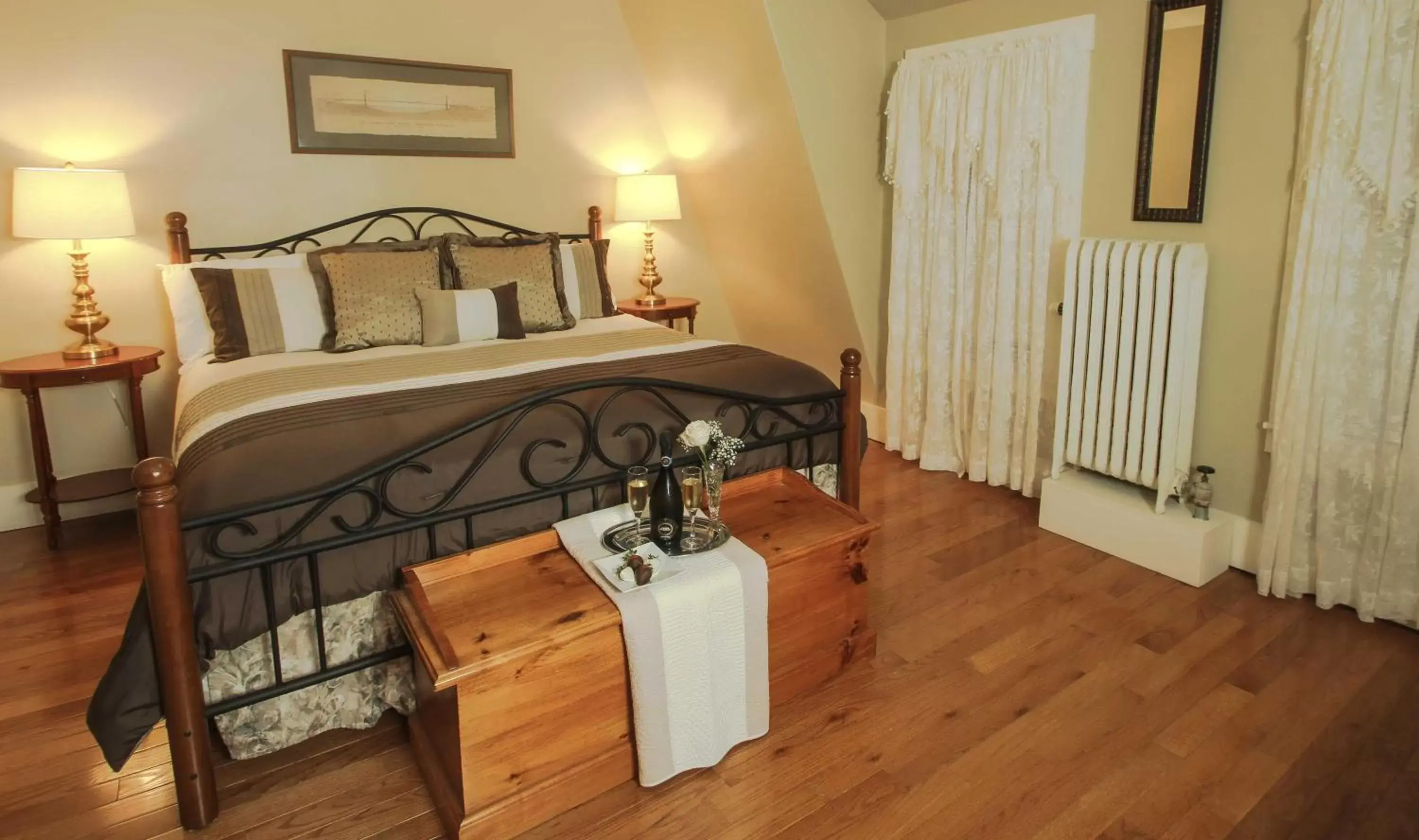 King Room in Fullerton Inn & Restaurant King Room in Fullerton Inn & Restaurant