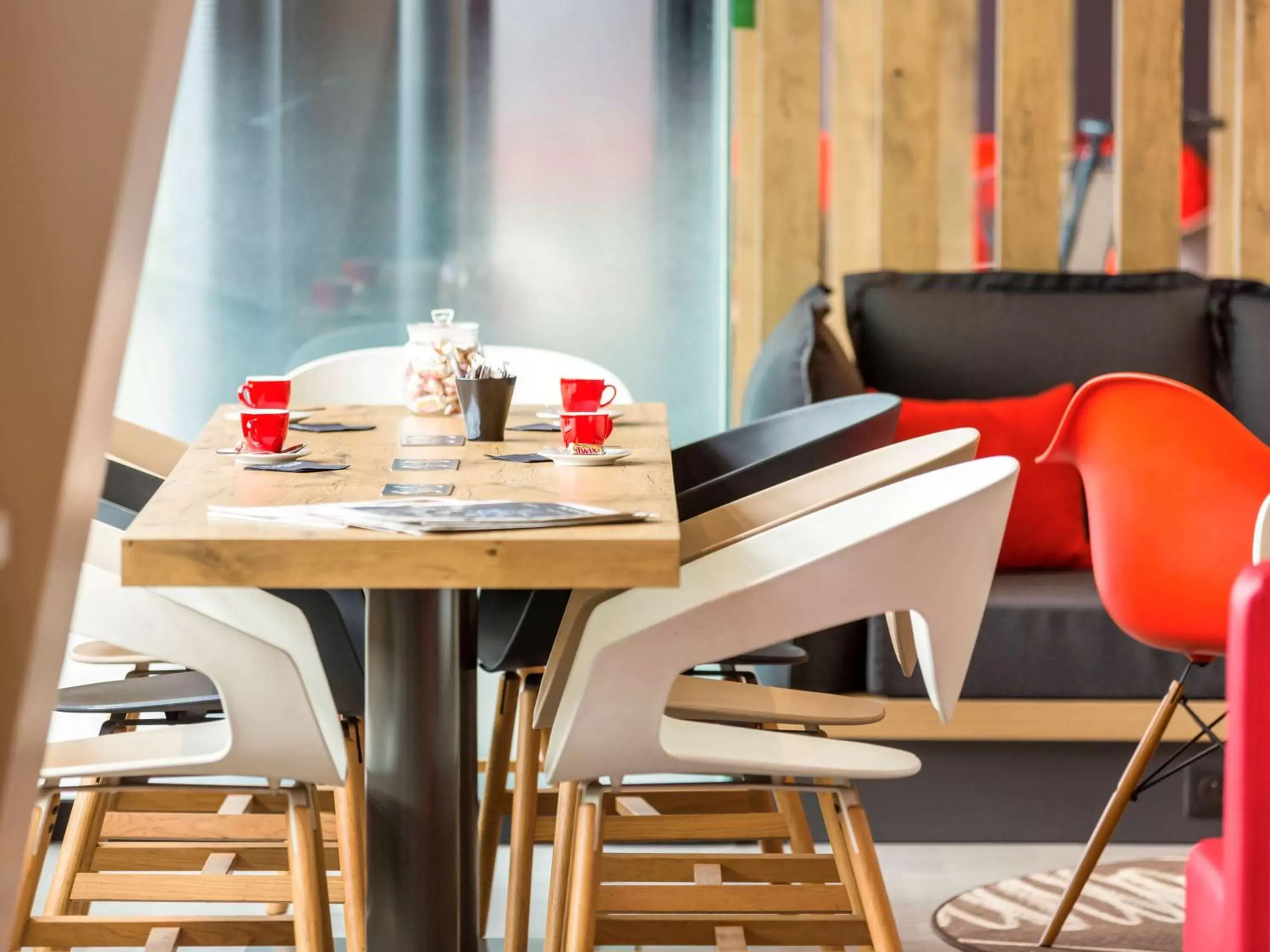 Lounge or bar, Restaurant/Places to Eat in Hotel ibis Rennes Centre Gare Sud