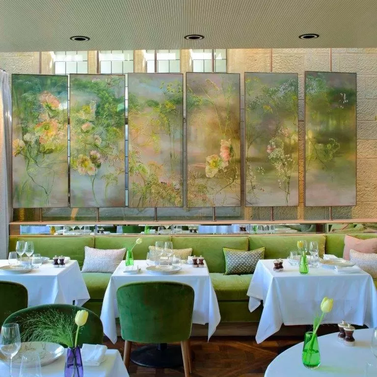 Restaurant/Places to Eat in Gravetye Manor