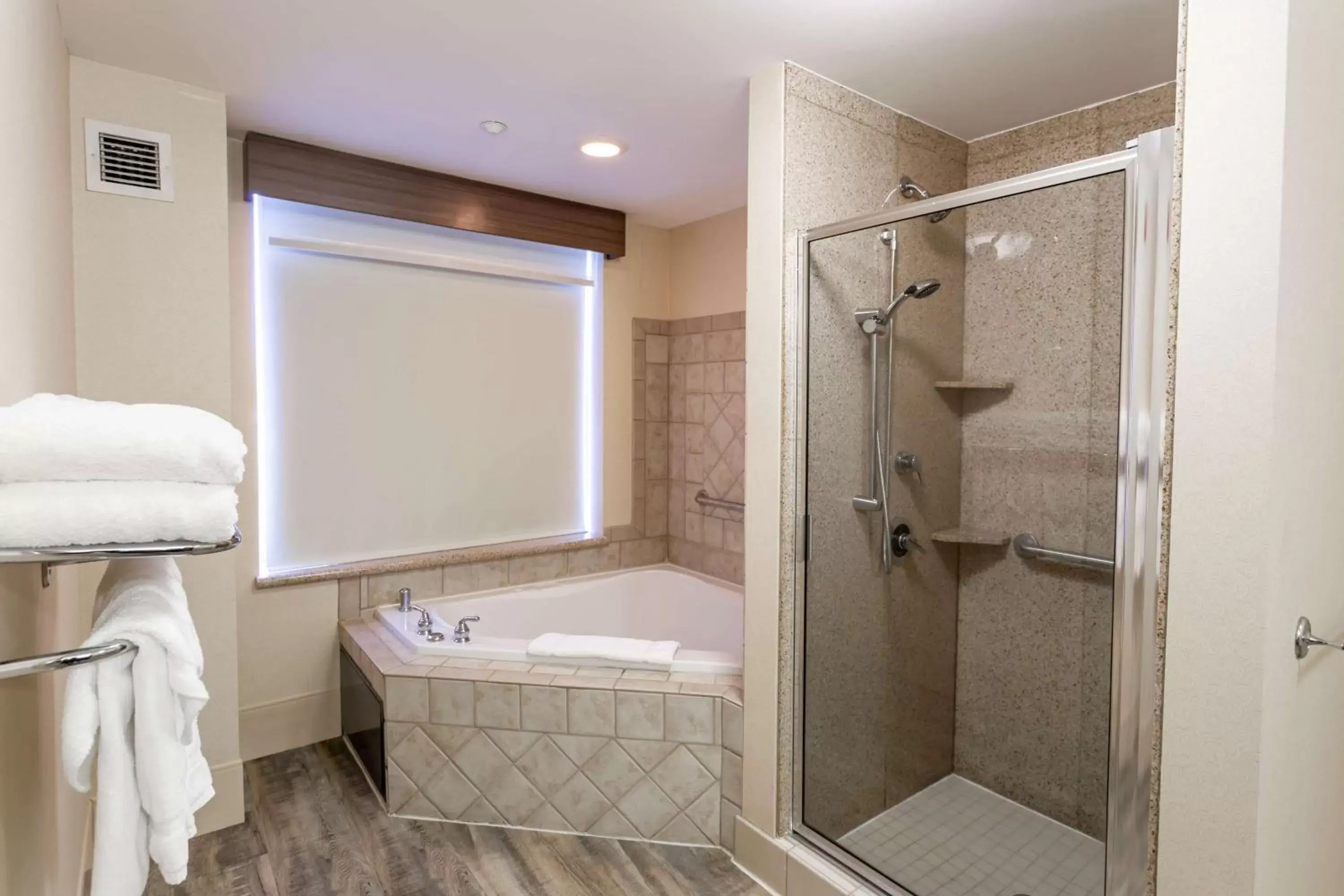 Photo of the whole room, Bathroom in Hilton Garden Inn Wooster
