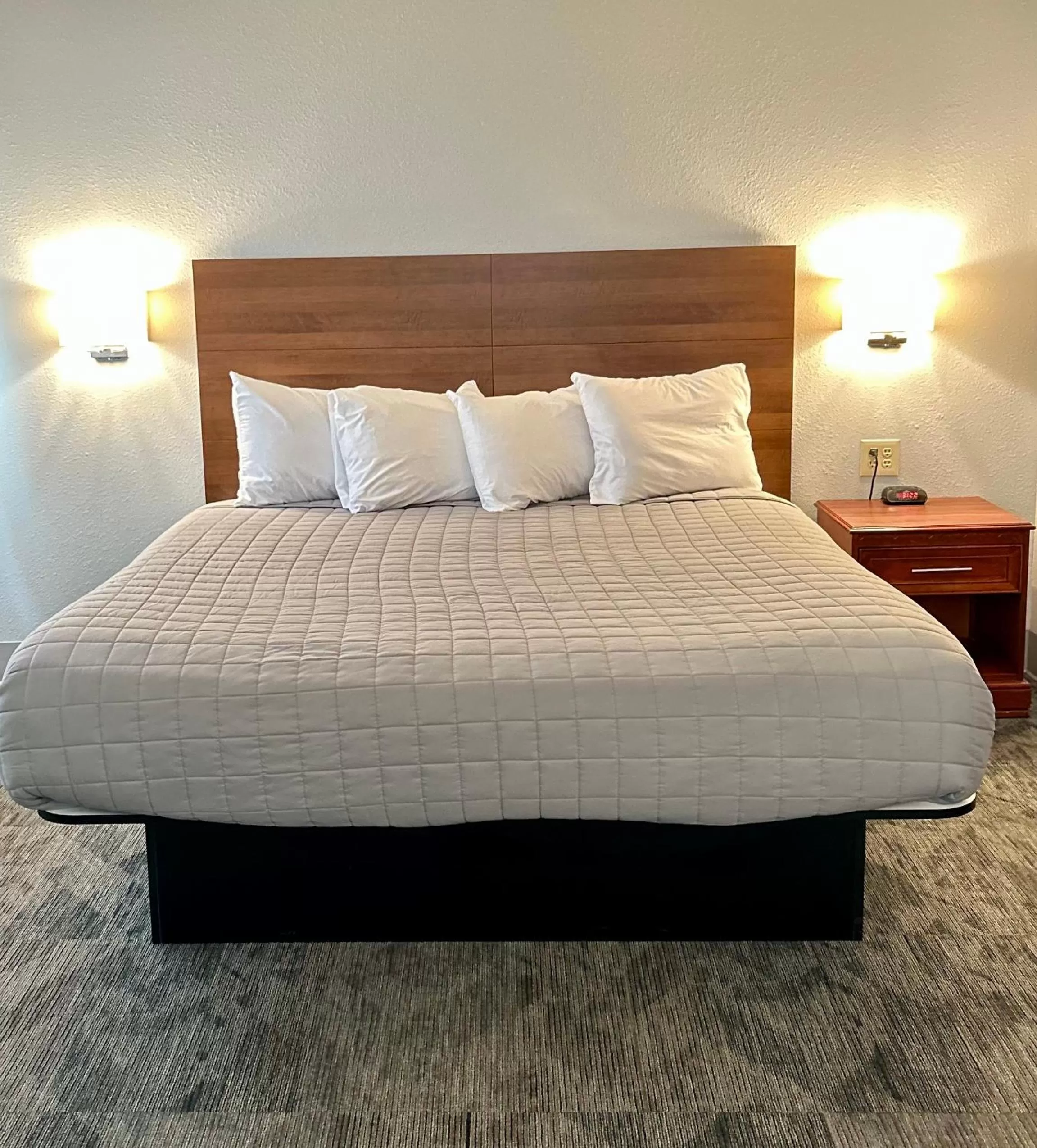 Bed in Travelodge by Wyndham Lincoln South