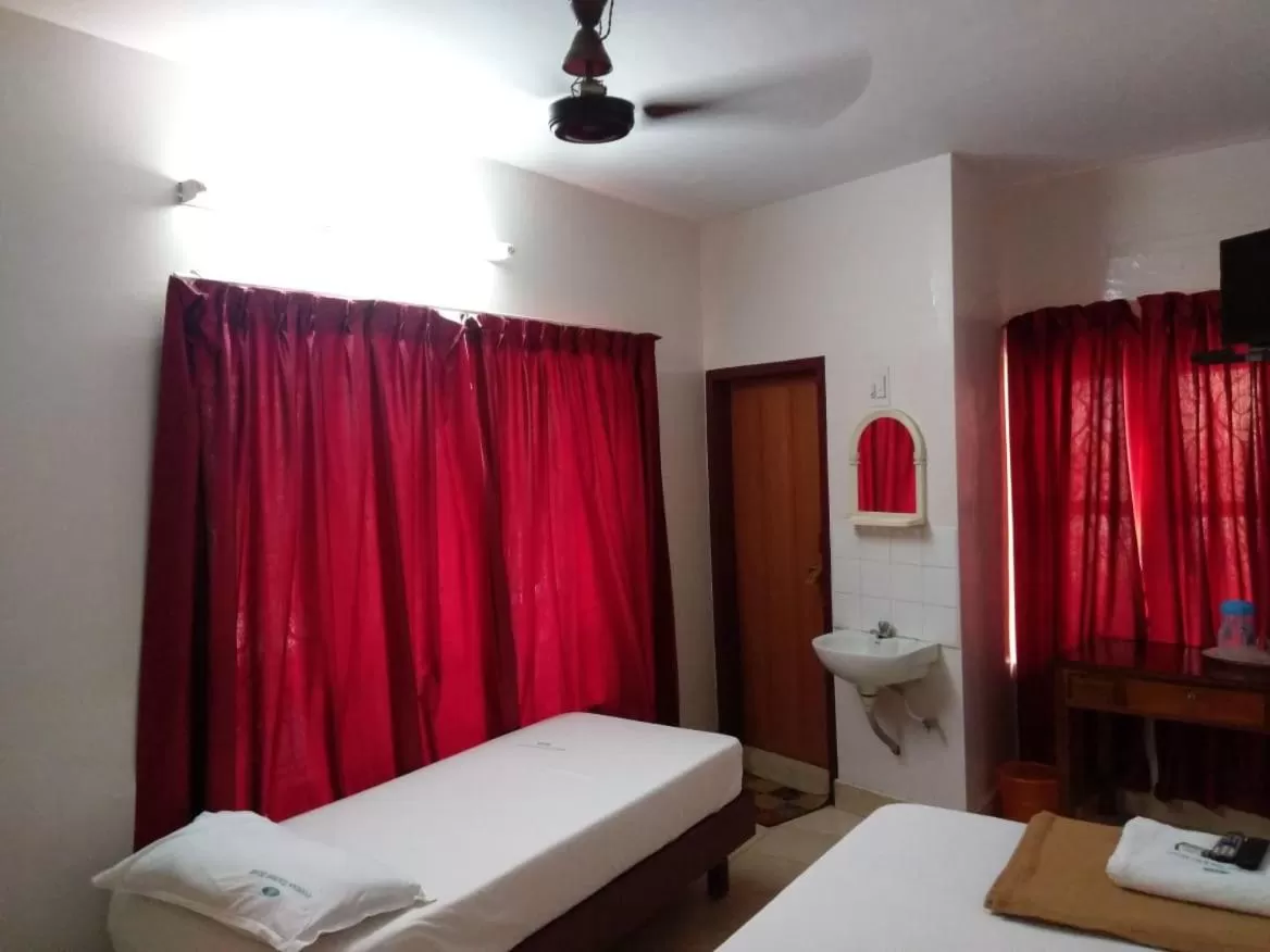 Bed in Anandan Tourist Home