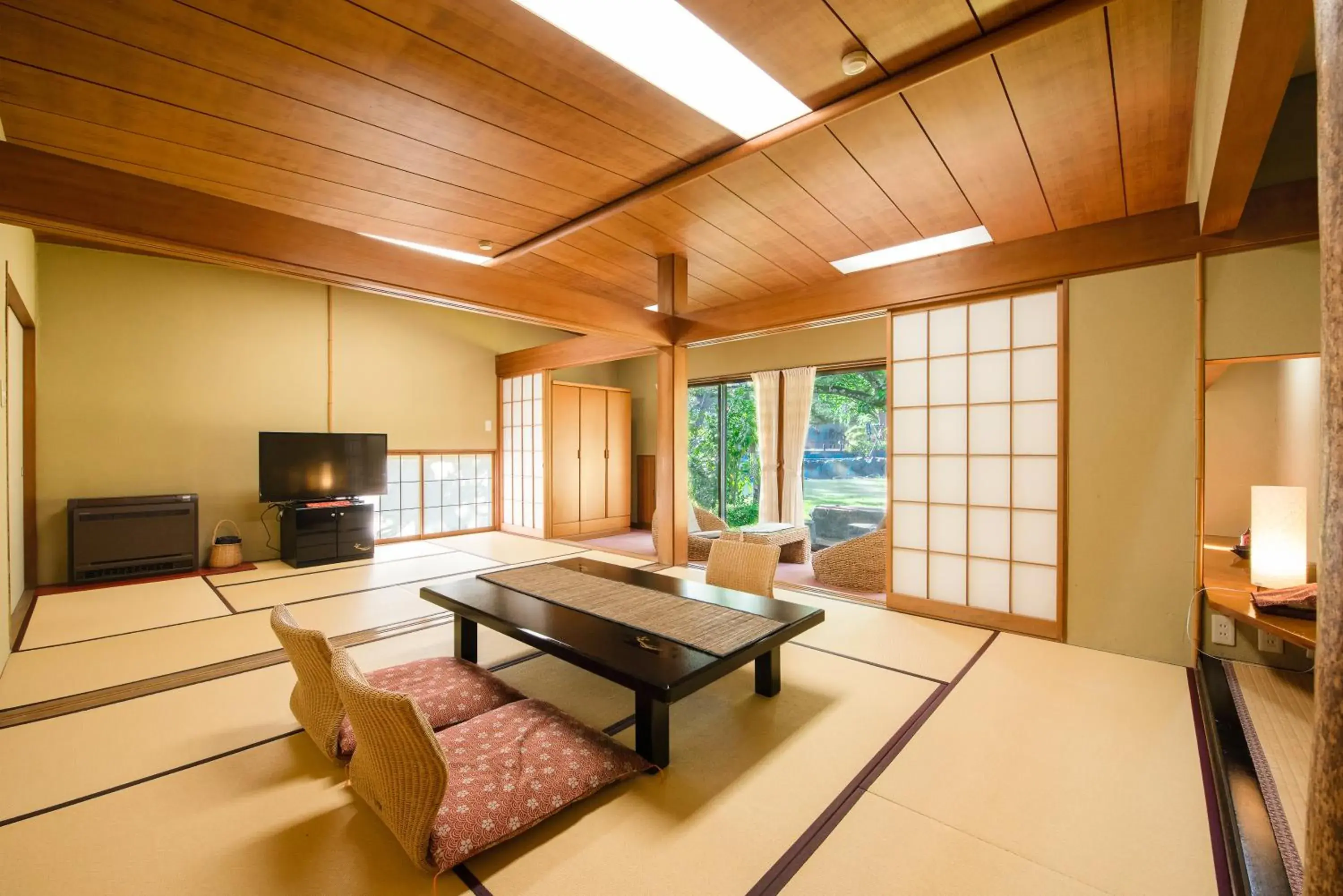 Photo of the whole room, Seating Area in Hotel Hagoromo