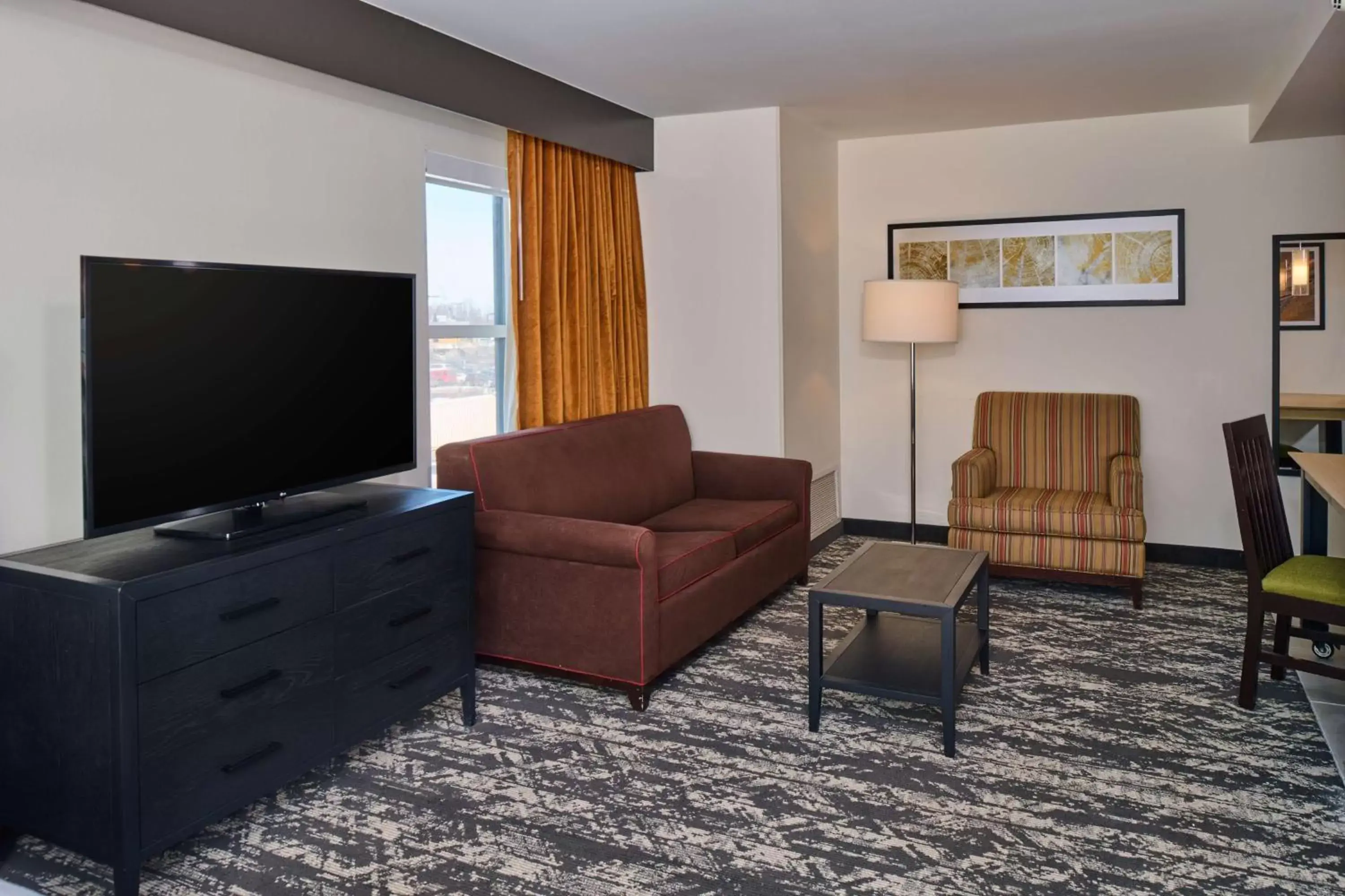 Bedroom, TV/Entertainment Center in Homewood Suites By Hilton Anchorage, Ak