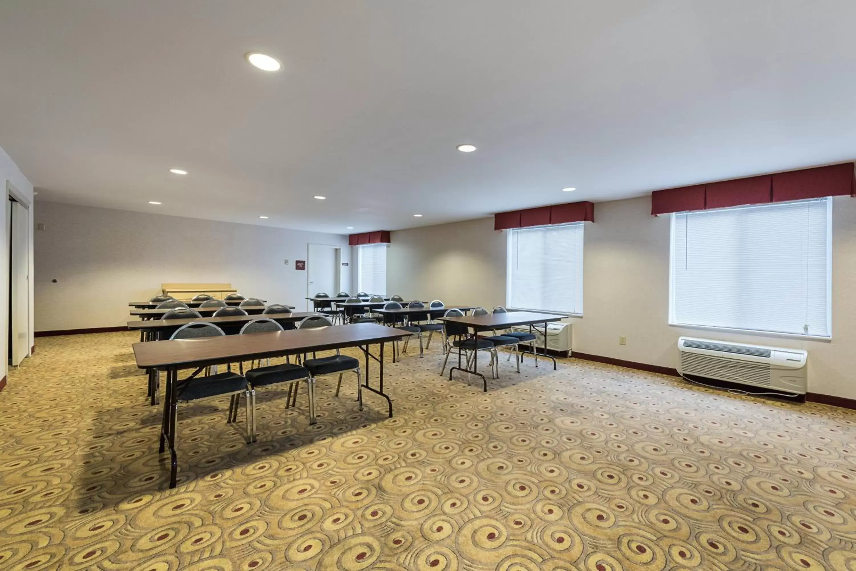 Meeting/conference room in Red Roof Inn Etowah – Athens, TN