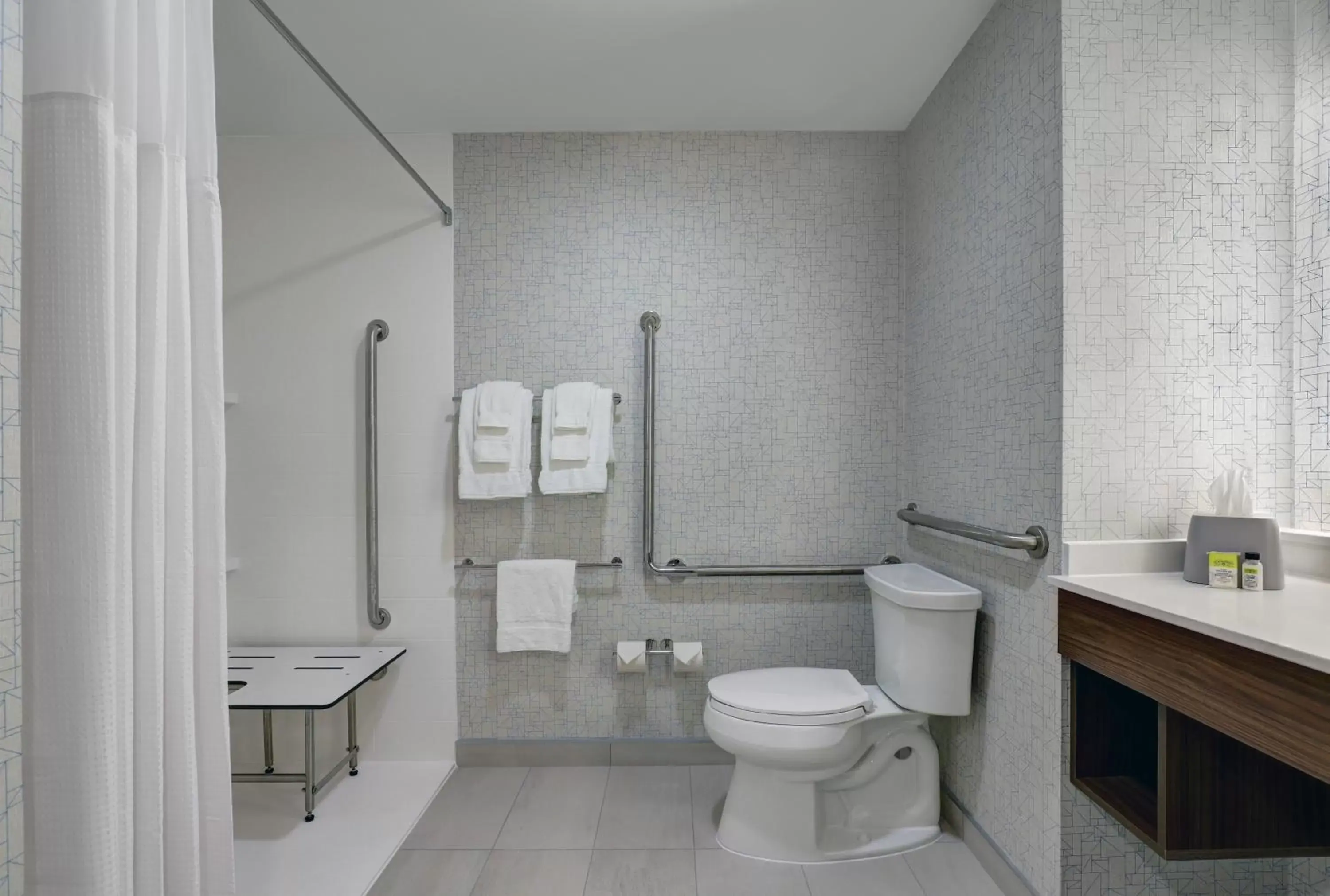 Queen Suite with Two Queen Beds and Mobility Accessible Roll In Shower - Non-Smoking in Holiday Inn Express & Suites - Collingwood Queen Suite with Two Queen Beds and Mobility Accessible Roll In Shower - Non-Smoking in Holiday Inn Express & Suites - Collingwood