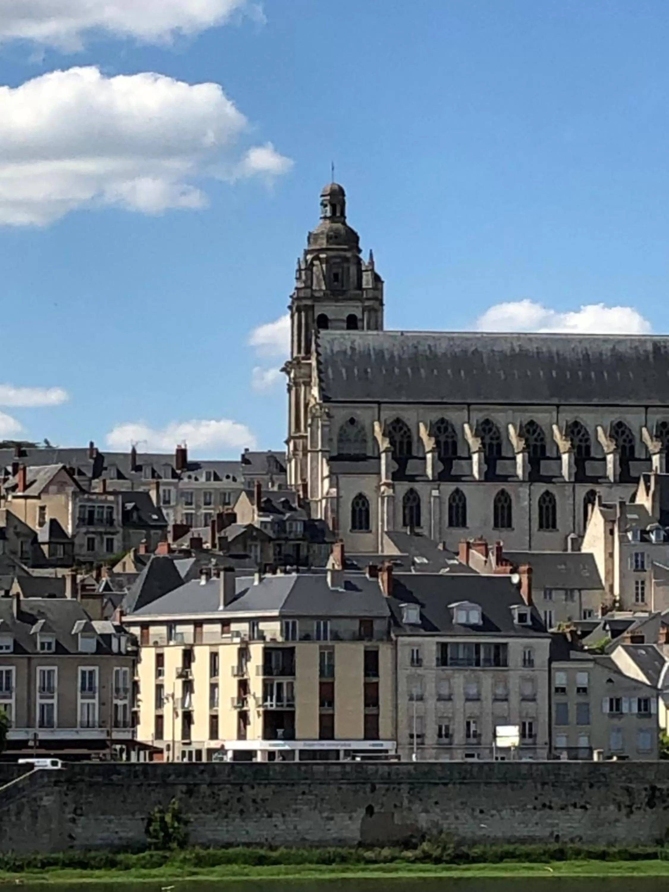 Nearby landmark in Au 16 Place Saint Louis