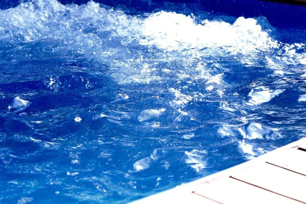 Swimming pool in Riverside Guest Lodge